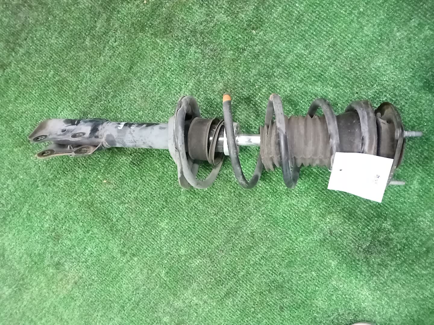 Стойка левая передняя TOYOTA FUNCARGO, IST, PLATZ, RAUM, VITZ, WILL VI, PROBOX, BB, PORTE, SUCCEED, WILL CYPHA NCP20, NCP21, NCP60, NCP61, NCP12, SCP11, NCZ20, SCP10, NCP10, SCP13, NCP13, NCP19, NCP51V, NCP58G, NCP50V, NLP51, NCP52V, NCP30, NCP31, NC