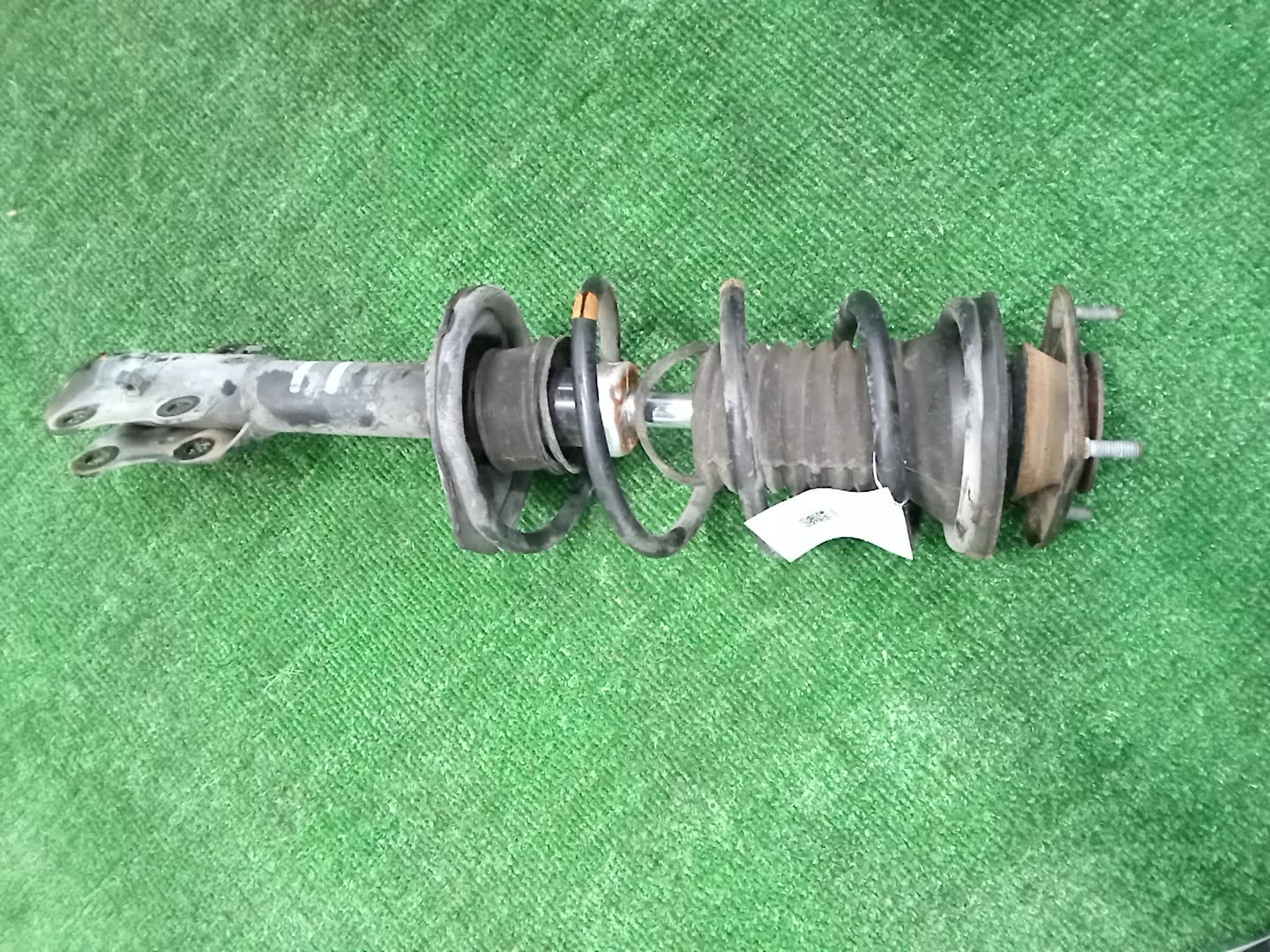 Стойка левая передняя TOYOTA FUNCARGO, IST, PLATZ, RAUM, VITZ, WILL VI, PROBOX, BB, PORTE, SUCCEED, WILL CYPHA NCP20, NCP21, NCP60, NCP61, NCP12, SCP11, NCZ20, SCP10, NCP10, SCP13, NCP13, NCP19, NCP51V, NCP58G, NCP50V, NLP51, NCP52V, NCP30, NCP31, NC