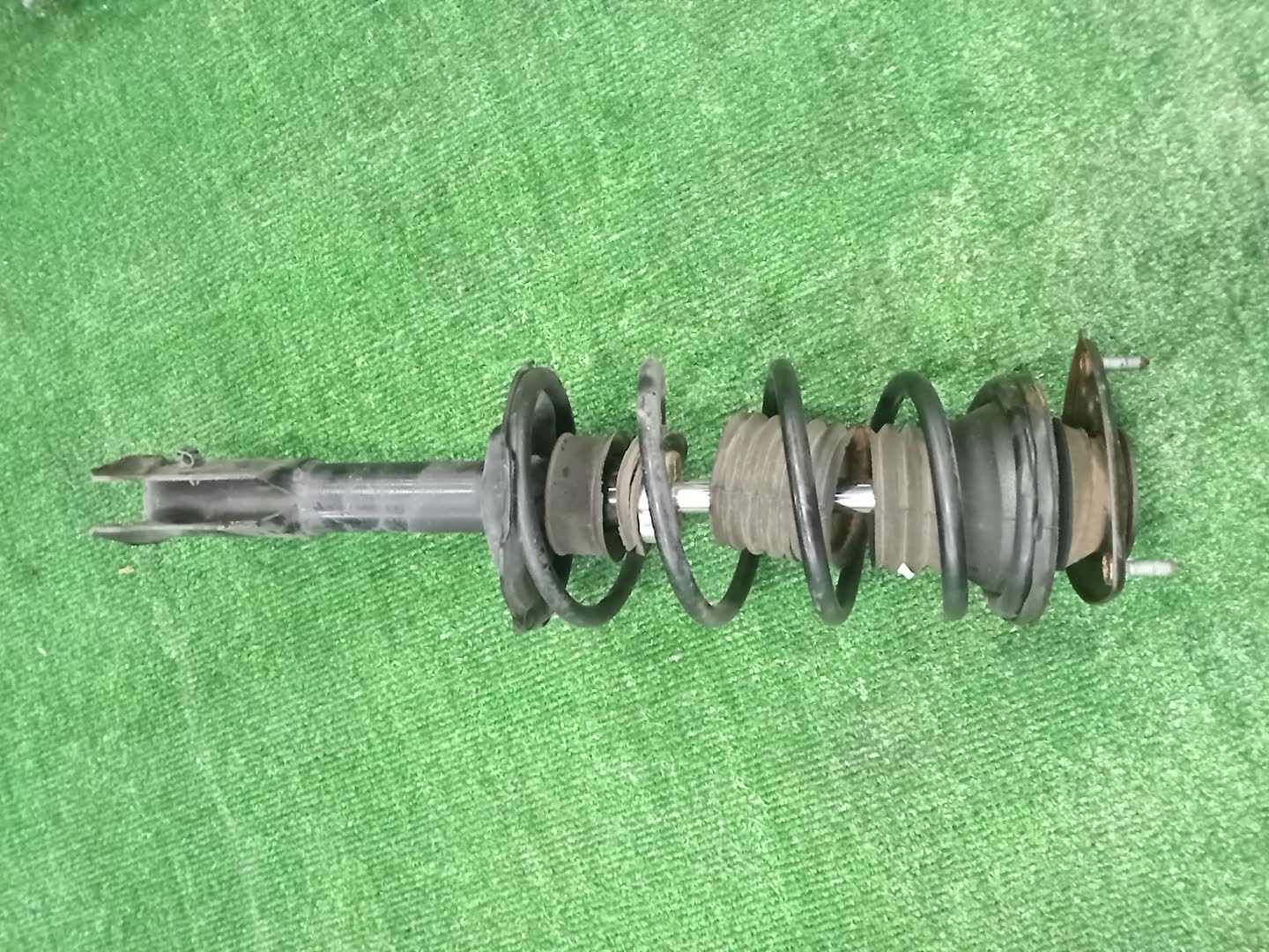 Стойка правая передняя TOYOTA FUNCARGO, IST, PLATZ, RAUM, VITZ, WILL VI, PROBOX, BB, PORTE, SUCCEED, WILL CYPHA NCP20, NCP21, NCP60, NCP61, NCP12, SCP11, NCZ20, SCP10, NCP10, SCP13, NCP13, NCP19, NCP51V, NCP58G, NCP50V, NLP51, NCP52V, NCP30, NCP31, N