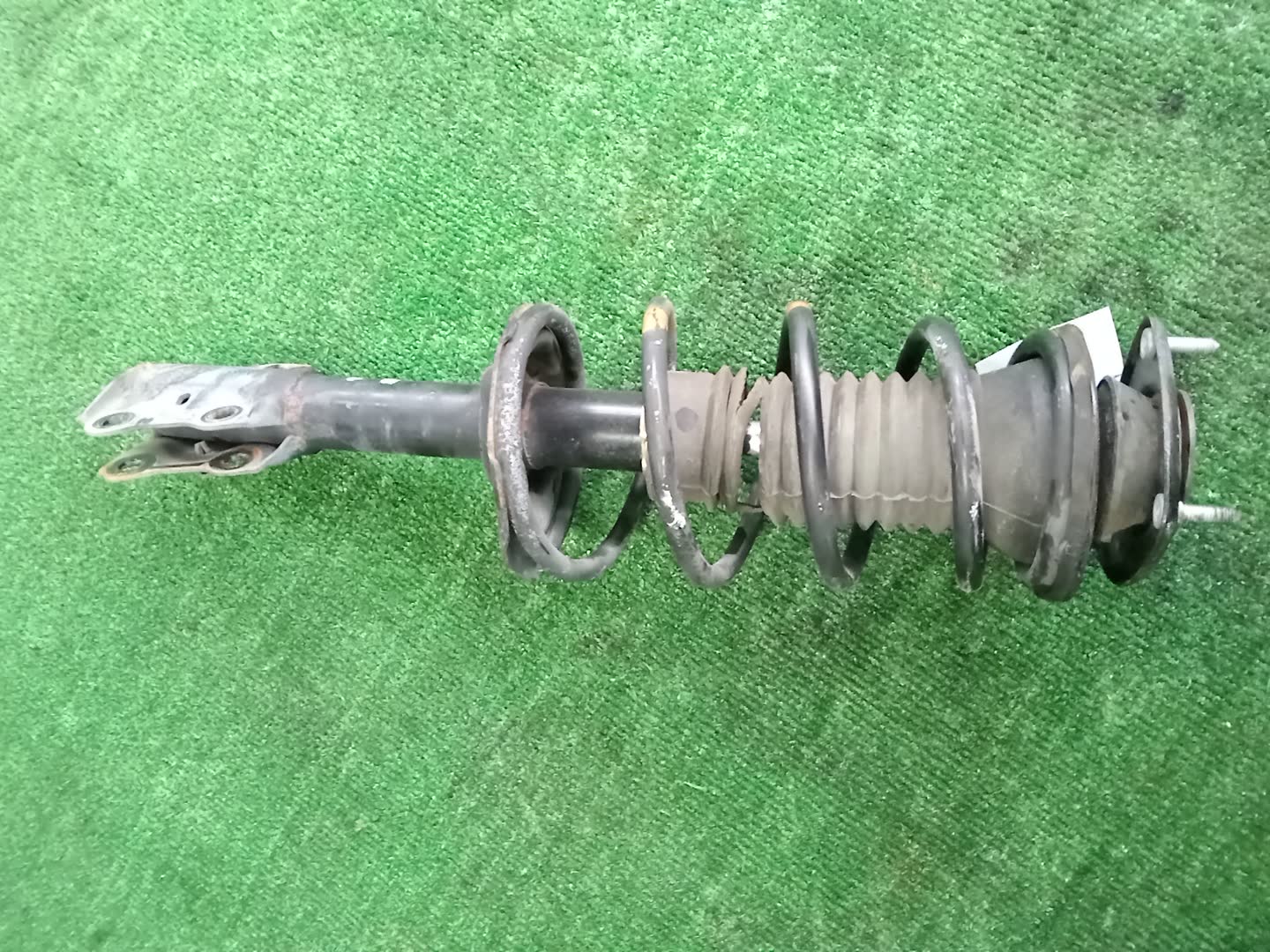 Стойка левая передняя TOYOTA FUNCARGO, IST, PLATZ, RAUM, VITZ, WILL VI, PROBOX, BB, PORTE, SUCCEED, WILL CYPHA NCP20, NCP21, NCP60, NCP61, NCP12, SCP11, NCZ20, SCP10, NCP10, SCP13, NCP13, NCP19, NCP51V, NCP58G, NCP50V, NLP51, NCP52V, NCP30, NCP31, NC