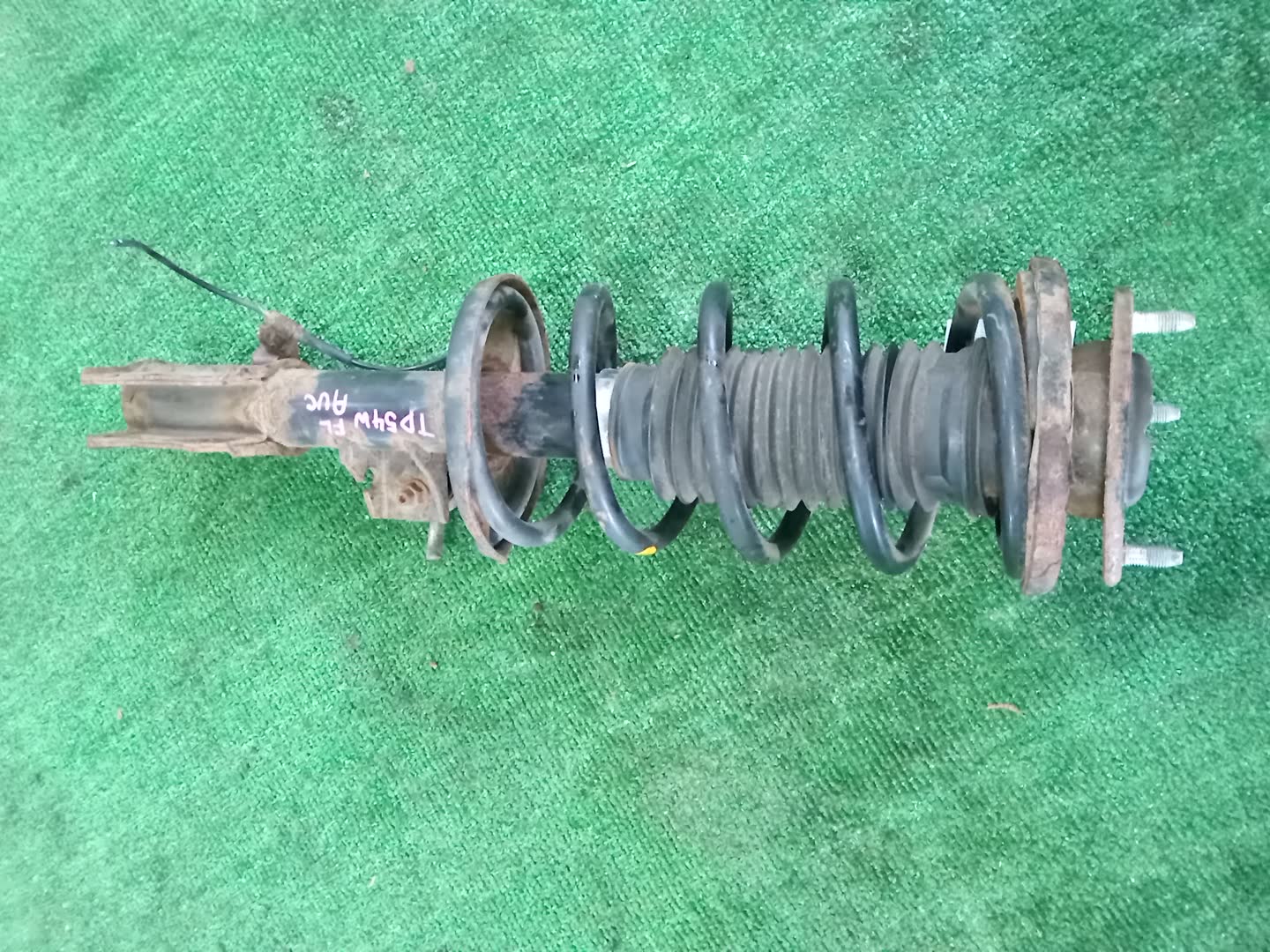 Стойка левая передняя SUZUKI ESCUDO, GRAND VITARA TA74W, TDB4W, TD94W, TD54W, TDA4W M16A, J24B, H27A, J20A 1 ракурс Стойка левая передняя SUZUKI ESCUDO, GRAND VITARA TA74W, TDB4W, TD94W, TD54W, TDA4W M16A, J24B, H27A, J20A 1 ракурс