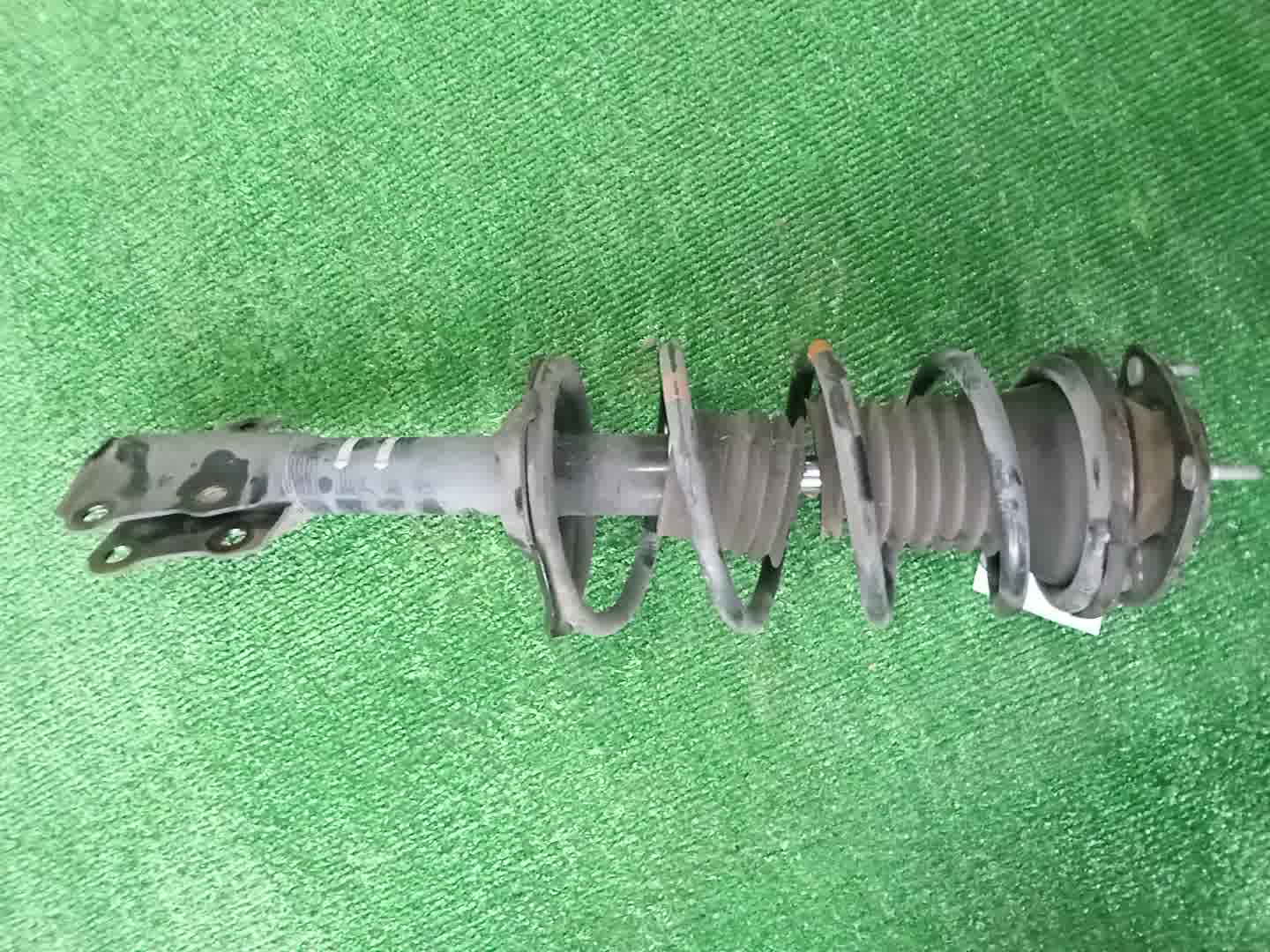 Стойка левая передняя TOYOTA FUNCARGO, IST, PLATZ, RAUM, VITZ, WILL VI, PROBOX, BB, PORTE, SUCCEED, WILL CYPHA NCP20, NCP21, NCP60, NCP61, NCP12, SCP11, NCZ20, SCP10, NCP10, SCP13, NCP13, NCP19, NCP51V, NCP58G, NCP50V, NLP51, NCP52V, NCP30, NCP31, NC
