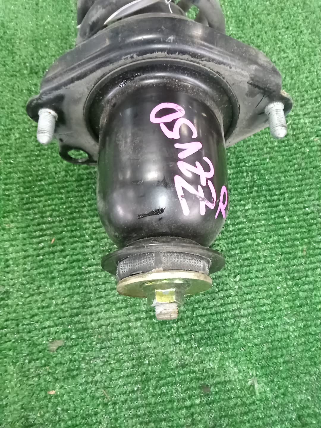 Стойка правая задняя TOYOTA COROLLA, OPA, PREMIO, COROLLA SPACIO, VISTA, ALLION, COROLLA FIELDER, ALLEX, COROLLA RUNX, SIENTA, WILL VS, VISTA ARDEO, COROLLA  AXIO NZE121, NZE120, NZE141, ZZE122, CE121, ZZE123, ACT10, ZCT10, ZZT240, NZT240, AZT240, NZ