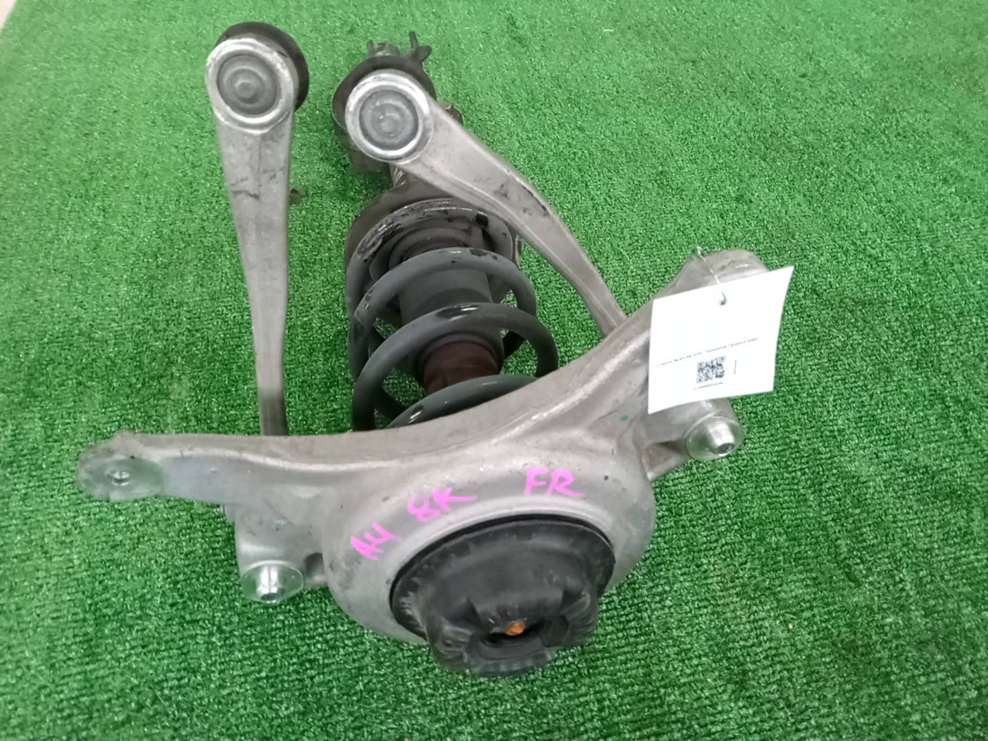 Стойка правая передняя AUDI A4 8HE 2 ракурс