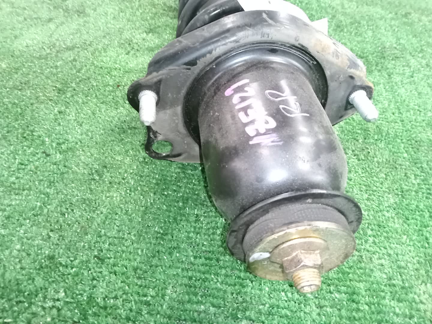 Стойка правая задняя TOYOTA COROLLA, OPA, PREMIO, COROLLA SPACIO, VISTA, ALLION, COROLLA FIELDER, ALLEX, COROLLA RUNX, SIENTA, WILL VS, VISTA ARDEO, COROLLA  AXIO NZE121, NZE120, NZE141, ZZE122, CE121, ZZE123, ACT10, ZCT10, ZZT240, NZT240, AZT240, NZ