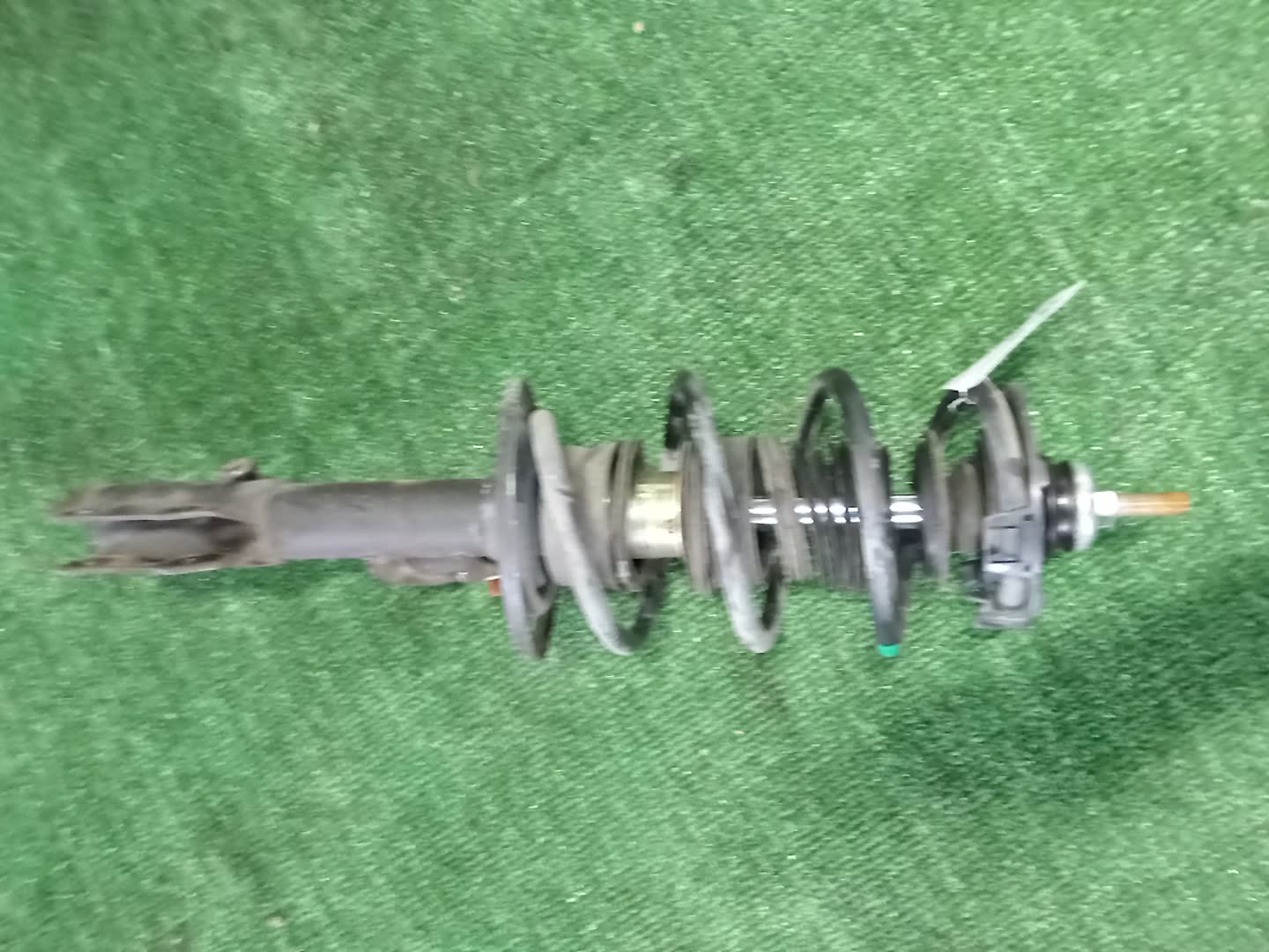 Стойка правая передняя HONDA FIT GD3, GD1 L15A, L13A 1 ракурс
