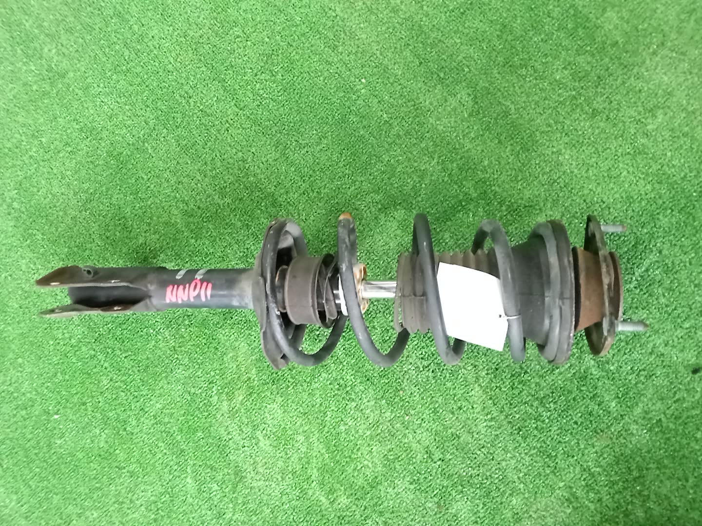 Стойка левая передняя TOYOTA FUNCARGO, IST, PLATZ, RAUM, VITZ, WILL VI, PROBOX, BB, PORTE, SUCCEED, WILL CYPHA NCP20, NCP21, NCP60, NCP61, NCP12, SCP11, NCZ20, SCP10, NCP10, SCP13, NCP13, NCP19, NCP51V, NCP58G, NCP50V, NLP51, NCP52V, NCP30, NCP31, NC