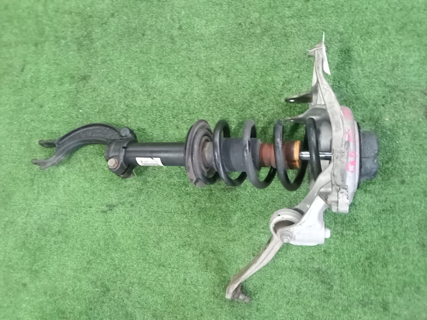 Стойка левая передняя AUDI Q5 8RB CDN 8R0413031BC 1 ракурс