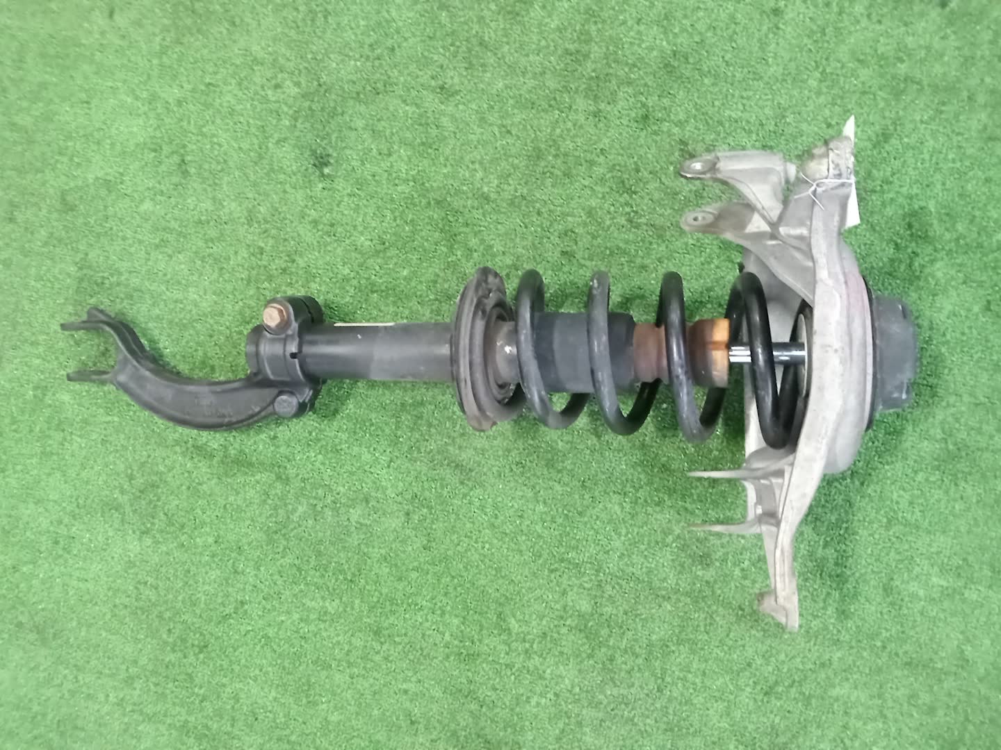 Стойка правая передняя AUDI Q5 8RB CDN 8R0413031BC 1 ракурс