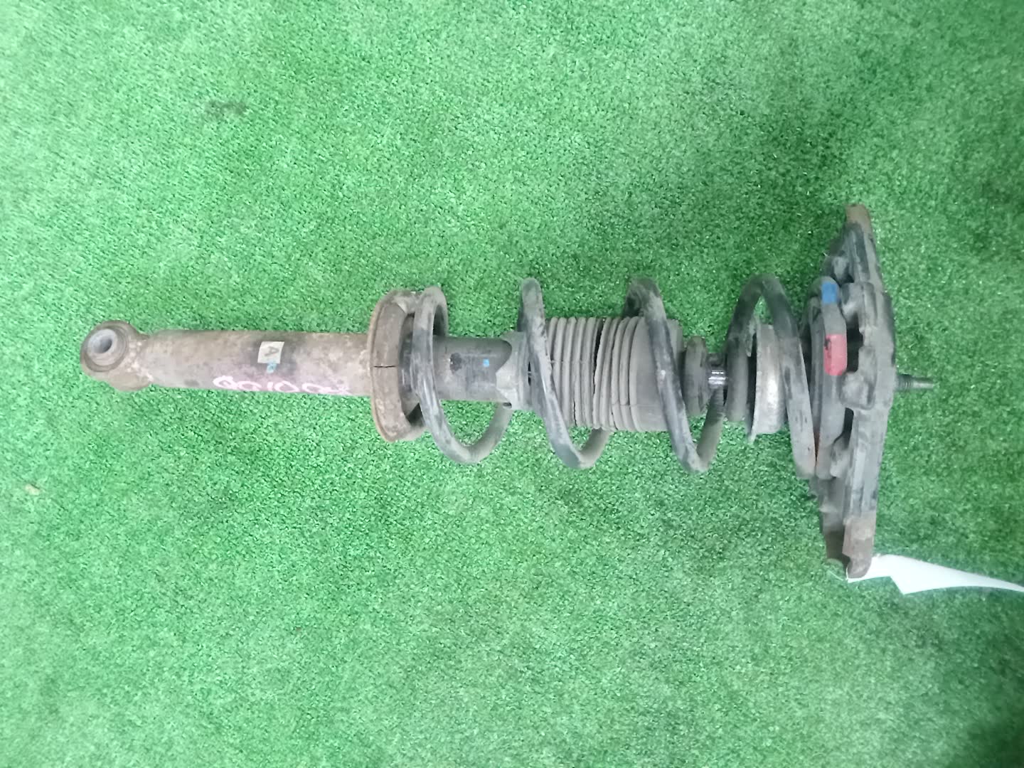 Стойка правая задняя NISSAN SUNNY, BLUEBIRD SYLPHY B15, G10 QG13DE, QG15DE, QG18DD, QG18DE 1 ракурс