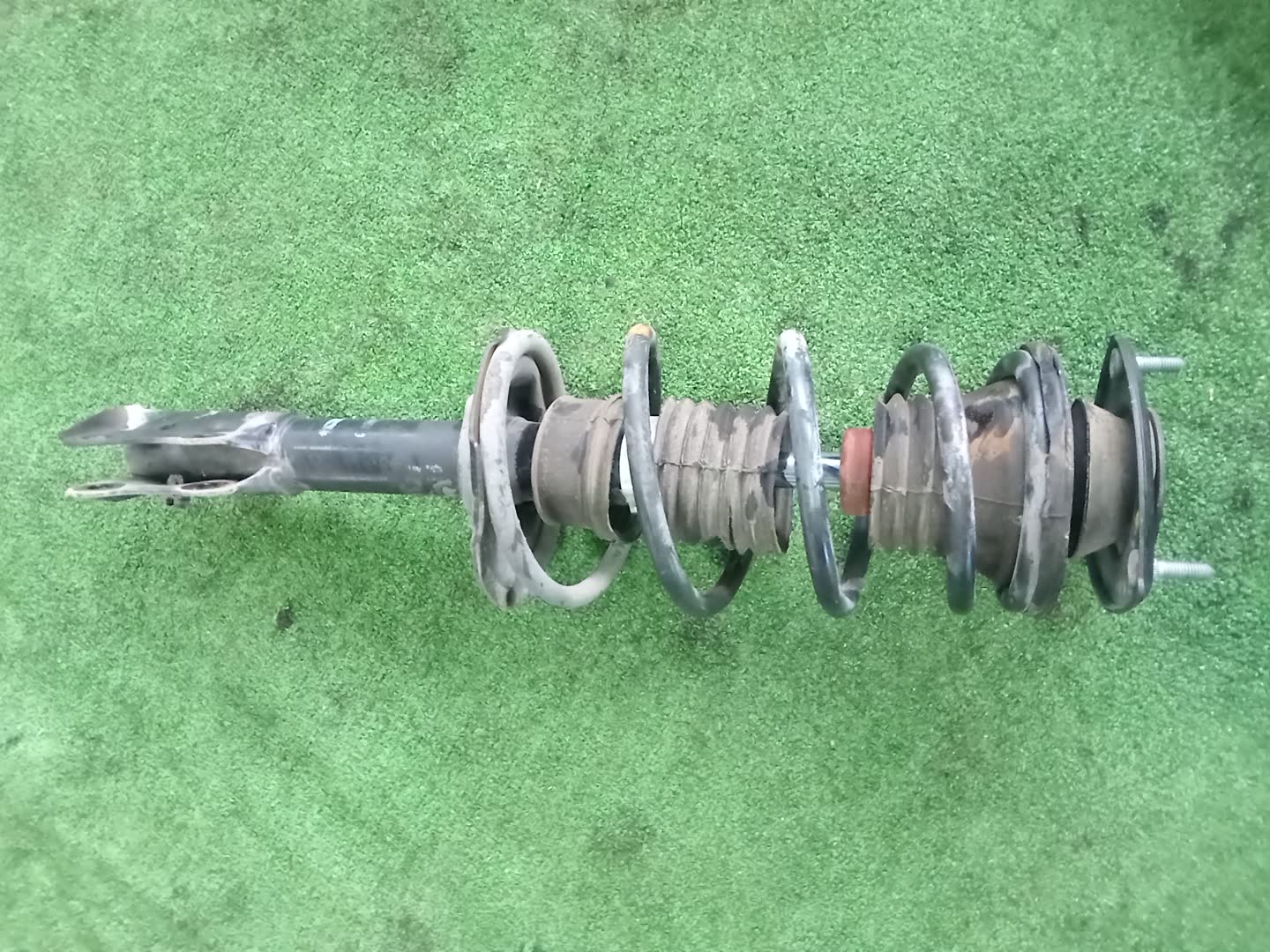 Стойка левая передняя TOYOTA FUNCARGO, IST, PLATZ, RAUM, VITZ, WILL VI, PROBOX, BB, PORTE, SUCCEED, WILL CYPHA NCP20, NCP21, NCP60, NCP61, NCP12, SCP11, NCZ20, SCP10, NCP10, SCP13, NCP13, NCP19, NCP51V, NCP58G, NCP50V, NLP51, NCP52V, NCP30, NCP31, NC