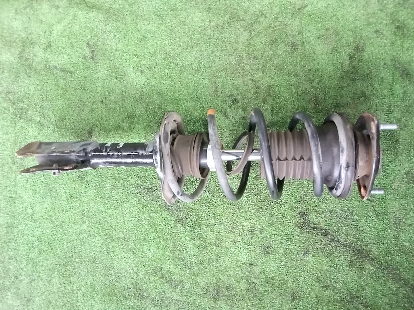 Стойка левая передняя TOYOTA FUNCARGO, IST, PLATZ, RAUM, VITZ, WILL VI, PROBOX, BB, PORTE, SUCCEED, WILL CYPHA NCP20, NCP21, NCP60, NCP61, NCP12, SCP11, NCZ20, SCP10, NCP10, SCP13, NCP13, NCP19, NCP51V, NCP58G, NCP50V, NLP51, NCP52V, NCP30, NCP31, NC