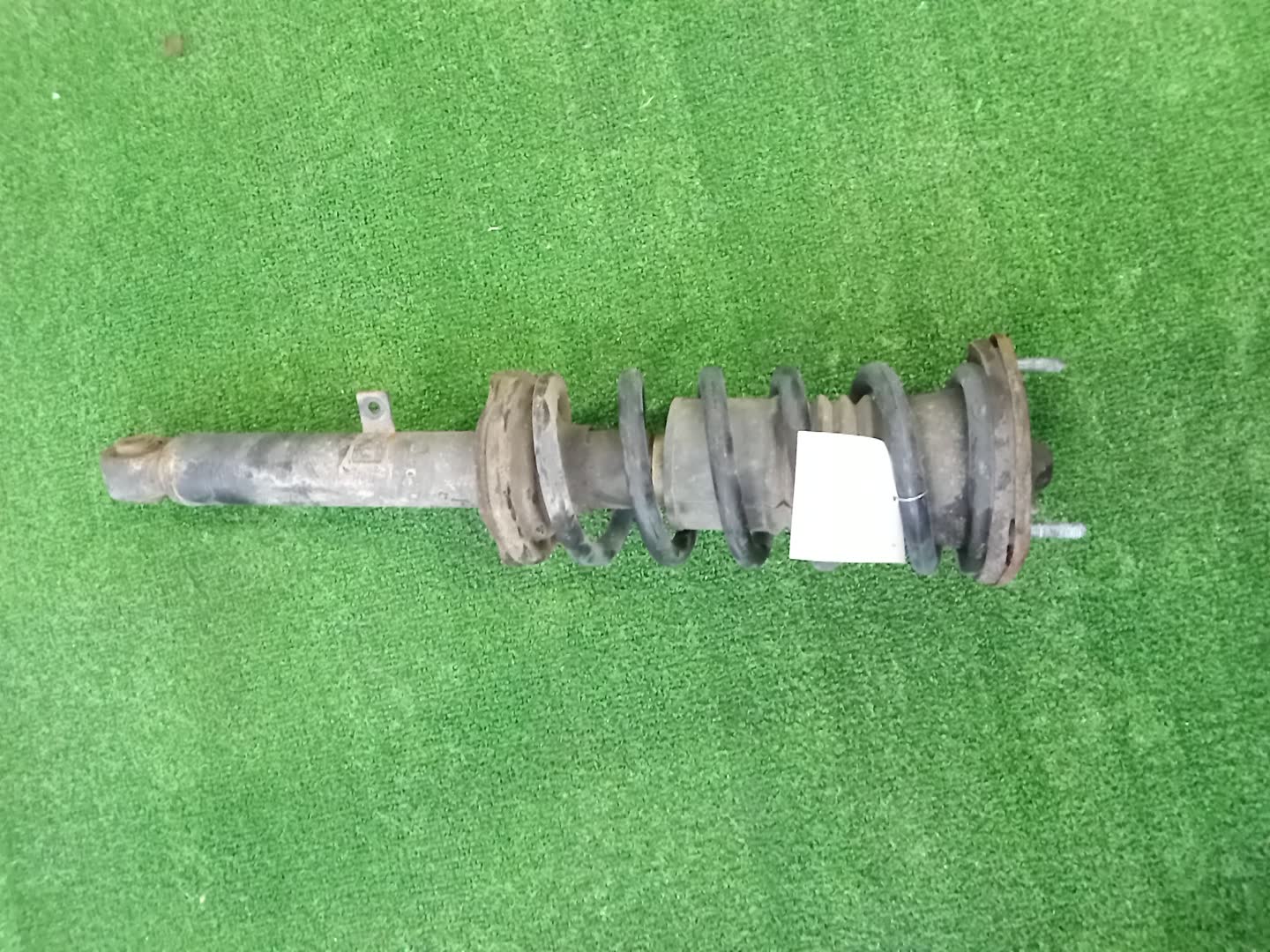 Стойка левая передняя TOYOTA BREVIS, CROWN, MARK II BLIT, PROGRES, VEROSSA, MARK II, CROWN ESTATE JCG10, JCG11, GS171, JZS175, JZS171, JKS175, JZX110W, GX110W, GX110, JZX110 1JZ-FSE, 2JZ-FSE, 1G-FE, 1JZ-GE 1 ракурс Стойка левая передняя TOYOTA BREVIS, CROWN, MARK II BLIT, PROGRES, VEROSSA, MARK II, CROWN ESTATE JCG10, JCG11, GS171, JZS175, JZS171, JKS175, JZX110W, GX110W, GX110, JZX110 1JZ-FSE, 2JZ-FSE, 1G-FE, 1JZ-GE 1 ракурс