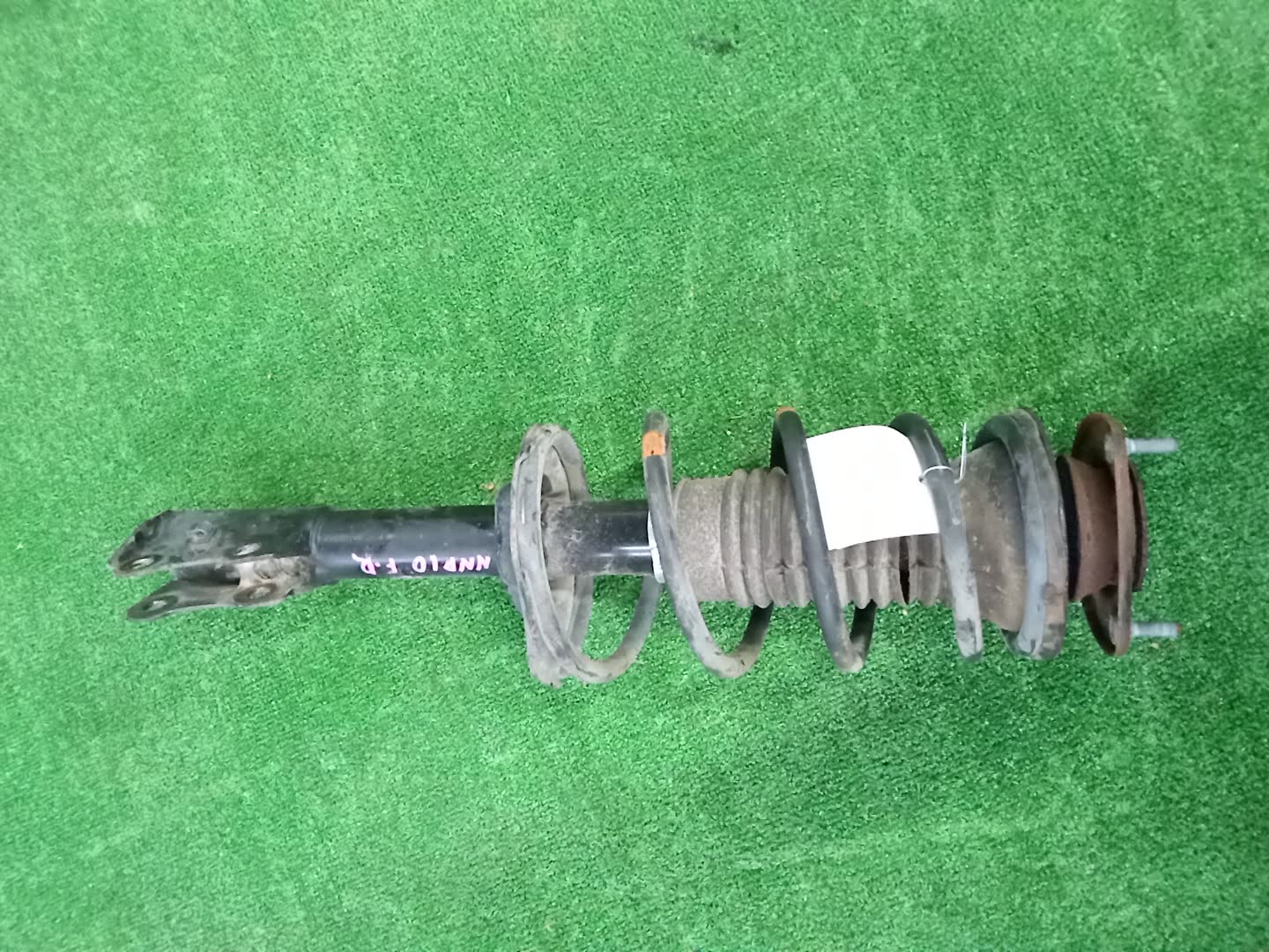 Стойка правая передняя TOYOTA FUNCARGO, IST, PLATZ, RAUM, VITZ, WILL VI, PROBOX, BB, PORTE, SUCCEED, WILL CYPHA NCP20, NCP21, NCP60, NCP61, NCP12, SCP11, NCZ20, SCP10, NCP10, SCP13, NCP13, NCP19, NCP51V, NCP58G, NCP50V, NLP51, NCP52V, NCP30, NCP31, N