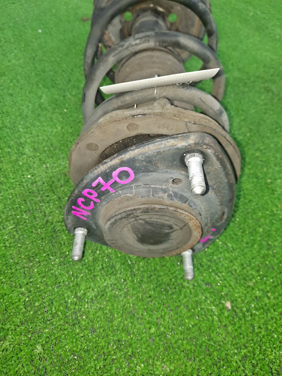 Стойка левая передняя TOYOTA FUNCARGO, IST, PLATZ, RAUM, VITZ, WILL VI, PROBOX, BB, PORTE, SUCCEED, WILL CYPHA NCP20, NCP21, NCP60, NCP61, NCP12, SCP11, NCZ20, SCP10, NCP10, SCP13, NCP13, NCP19, NCP51V, NCP58G, NCP50V, NLP51, NCP52V, NCP30, NCP31, NC