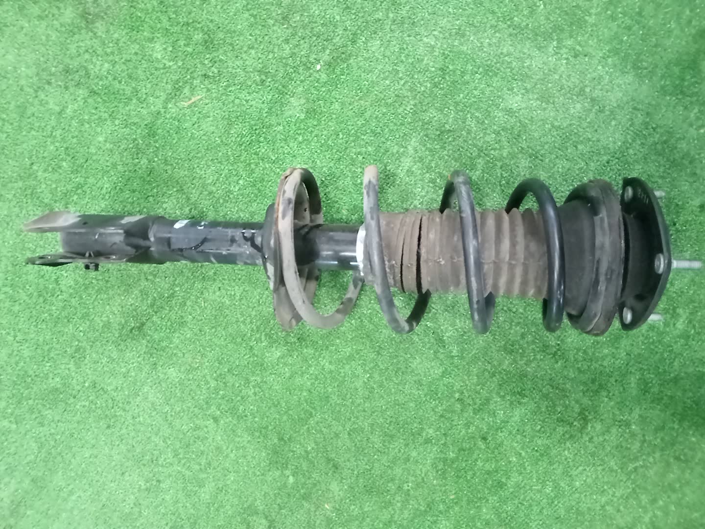 Стойка левая передняя TOYOTA FUNCARGO, IST, PLATZ, RAUM, VITZ, WILL VI, PROBOX, BB, PORTE, SUCCEED, WILL CYPHA NCP20, NCP21, NCP60, NCP61, NCP12, SCP11, NCZ20, SCP10, NCP10, SCP13, NCP13, NCP19, NCP51V, NCP58G, NCP50V, NLP51, NCP52V, NCP30, NCP31, NC