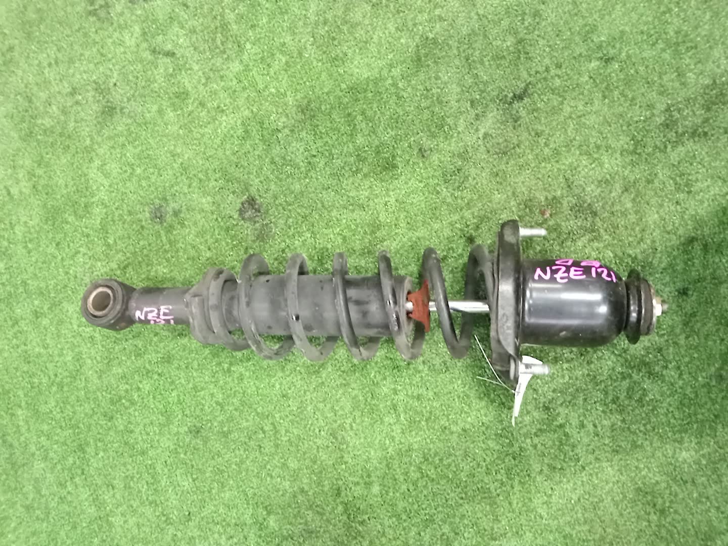 Стойка правая задняя TOYOTA COROLLA, OPA, PREMIO, COROLLA SPACIO, VISTA, ALLION, COROLLA FIELDER, ALLEX, COROLLA RUNX, SIENTA, WILL VS, VISTA ARDEO, COROLLA  AXIO NZE121, NZE120, NZE141, ZZE122, CE121, ZZE123, ACT10, ZCT10, ZZT240, NZT240, AZT240, NZ