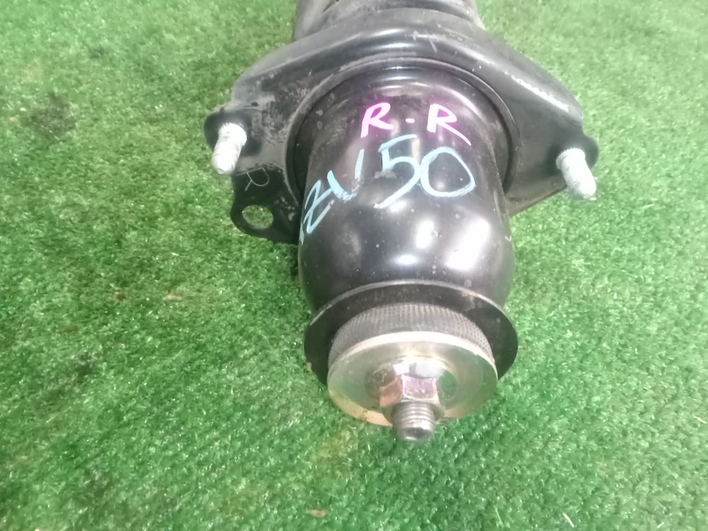 Стойка правая задняя TOYOTA COROLLA, OPA, PREMIO, COROLLA SPACIO, VISTA, ALLION, COROLLA FIELDER, ALLEX, COROLLA RUNX, SIENTA, WILL VS, VISTA ARDEO, COROLLA  AXIO NZE121, NZE120, NZE141, ZZE122, CE121, ZZE123, ACT10, ZCT10, ZZT240, NZT240, AZT240, NZ