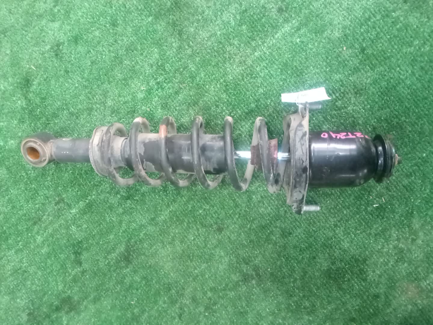 Стойка правая задняя TOYOTA COROLLA, OPA, PREMIO, PRIUS, COROLLA SPACIO, VISTA, ALLION, COROLLA FIELDER, ALLEX, COROLLA RUNX, SIENTA, WILL VS, VISTA ARDEO, COROLLA  AXIO NZE121, NZE120, NZE141, ZZE122, CE121, ZZE123, ACT10, ZCT10, ZZT240, NZT240, AZT