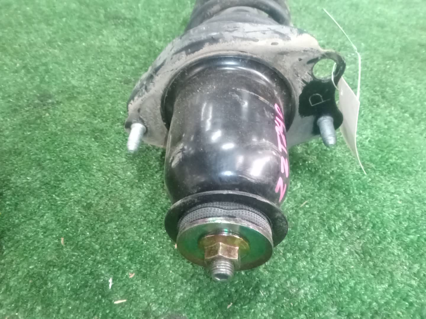 Стойка правая задняя TOYOTA COROLLA, OPA, PREMIO, PRIUS, COROLLA SPACIO, VISTA, ALLION, COROLLA FIELDER, ALLEX, COROLLA RUNX, SIENTA, WILL VS, VISTA ARDEO, COROLLA  AXIO NZE121, NZE120, NZE141, ZZE122, CE121, ZZE123, ACT10, ZCT10, ZZT240, NZT240, AZT