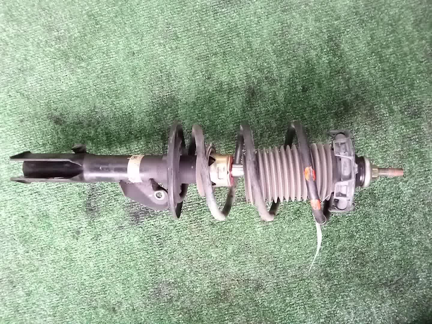 Стойка правая передняя HONDA FIT GD3, GD1 L15A, L13A 1 ракурс