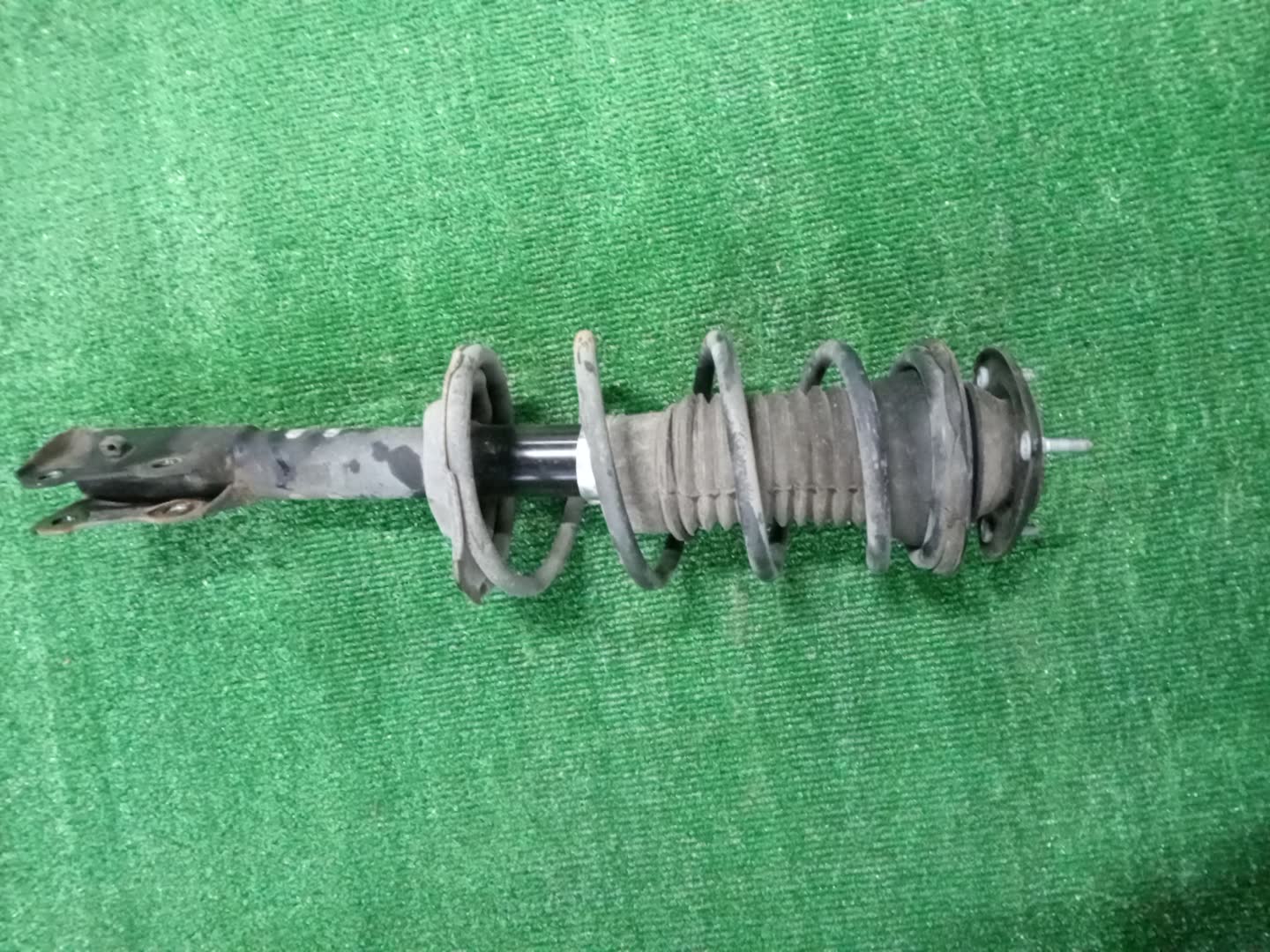 Стойка правая передняя TOYOTA FUNCARGO, IST, PLATZ, RAUM, VITZ, WILL VI, PROBOX, BB, PORTE, SUCCEED, WILL CYPHA NCP20, NCP21, NCP60, NCP61, NCP12, SCP11, NCZ20, SCP10, NCP10, SCP13, NCP13, NCP19, NCP51V, NCP58G, NCP50V, NLP51, NCP52V, NCP30, NCP31, N