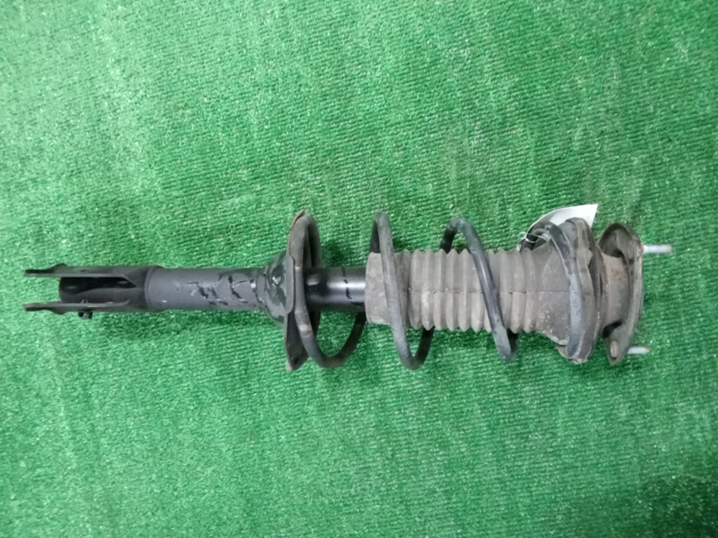 Стойка левая передняя TOYOTA FUNCARGO, IST, PLATZ, RAUM, VITZ, WILL VI, PROBOX, BB, PORTE, SUCCEED, WILL CYPHA NCP20, NCP21, NCP60, NCP61, NCP12, SCP11, NCZ20, SCP10, NCP10, SCP13, NCP13, NCP19, NCP51V, NCP58G, NCP50V, NLP51, NCP52V, NCP30, NCP31, NC