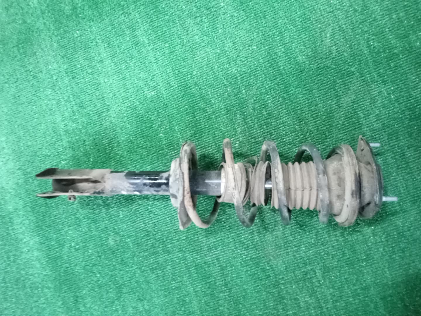 Стойка левая передняя TOYOTA FUNCARGO, IST, PLATZ, RAUM, VITZ, WILL VI, PROBOX, BB, PORTE, SUCCEED, WILL CYPHA NCP20, NCP21, NCP60, NCP61, NCP12, SCP11, NCZ20, SCP10, NCP10, SCP13, NCP13, NCP19, NCP51V, NCP58G, NCP50V, NLP51, NCP52V, NCP30, NCP31, NC