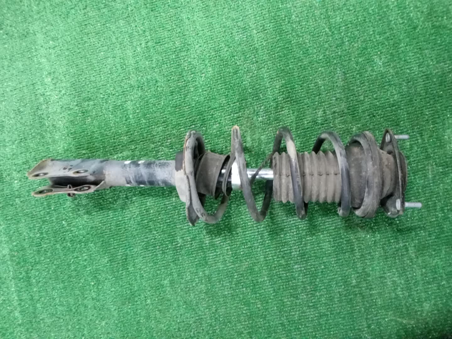 Стойка левая передняя TOYOTA FUNCARGO, IST, PLATZ, RAUM, VITZ, WILL VI, PROBOX, BB, PORTE, SUCCEED, WILL CYPHA NCP20, NCP21, NCP60, NCP61, NCP12, SCP11, NCZ20, SCP10, NCP10, SCP13, NCP13, NCP19, NCP51V, NCP58G, NCP50V, NLP51, NCP52V, NCP30, NCP31, NC