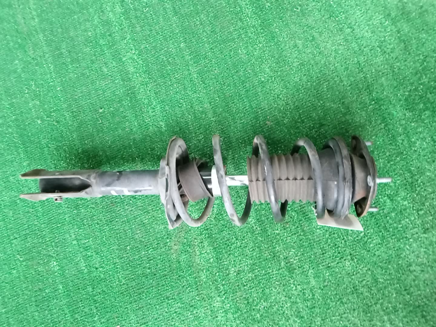 Стойка левая передняя TOYOTA FUNCARGO, IST, PLATZ, RAUM, VITZ, WILL VI, PROBOX, BB, PORTE, SUCCEED, WILL CYPHA NCP20, NCP21, NCP60, NCP61, NCP12, SCP11, NCZ20, SCP10, NCP10, SCP13, NCP13, NCP19, NCP51V, NCP58G, NCP50V, NLP51, NCP52V, NCP30, NCP31, NC