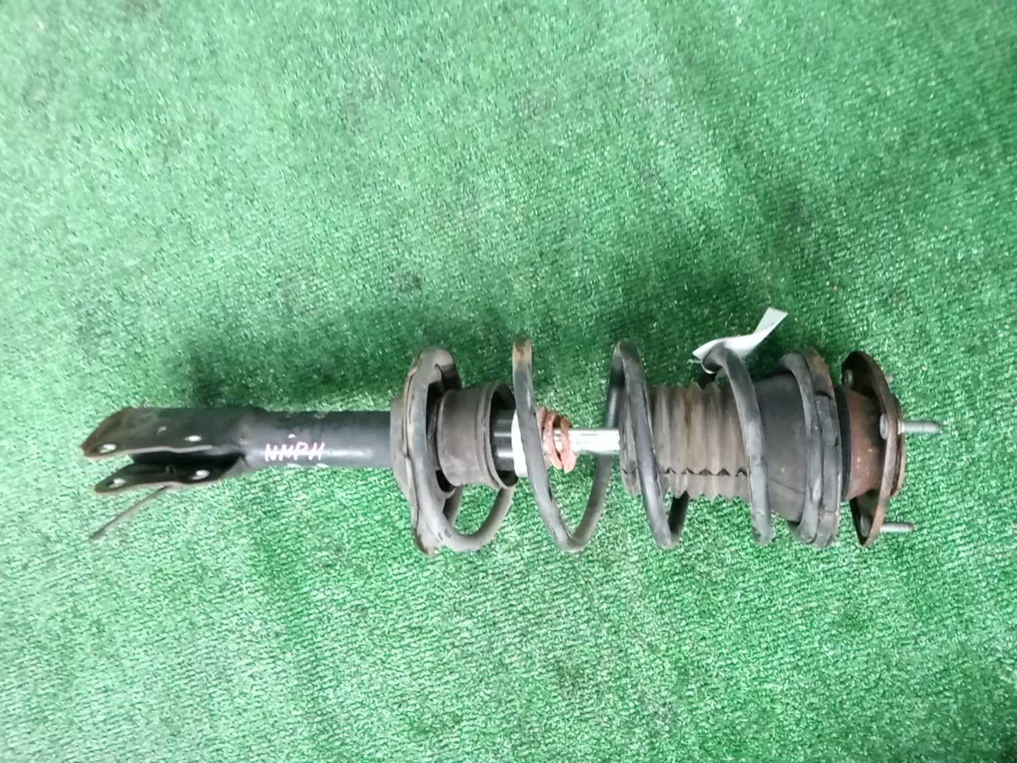 Стойка левая передняя TOYOTA FUNCARGO, IST, PLATZ, RAUM, VITZ, WILL VI, PROBOX, BB, PORTE, SUCCEED, WILL CYPHA NCP20, NCP21, NCP60, NCP61, NCP12, SCP11, NCZ20, SCP10, NCP10, SCP13, NCP13, NCP19, NCP51V, NCP58G, NCP50V, NLP51, NCP52V, NCP30, NCP31, NC