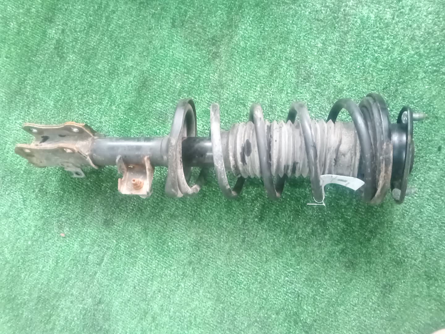 Стойка левая передняя SUZUKI ESCUDO, GRAND VITARA TA74W, TDB4W, TD94W, TD54W, TDA4W M16A, J24B, H27A, J20A 1 ракурс Стойка левая передняя SUZUKI ESCUDO, GRAND VITARA TA74W, TDB4W, TD94W, TD54W, TDA4W M16A, J24B, H27A, J20A 1 ракурс