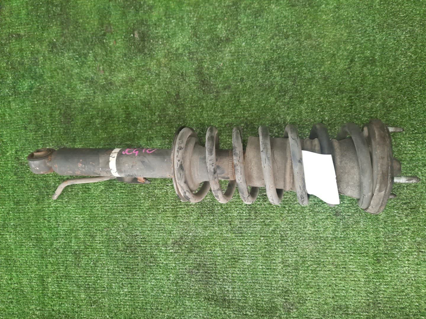 Стойка правая передняя TOYOTA BREVIS, CROWN, MARK II BLIT, PROGRES, VEROSSA, MARK II, CROWN ESTATE JCG10, JCG11, GS171, JZS175, JZS171, JKS175, JZX110W, GX110W, GX110, JZX110 1JZ-FSE, 2JZ-FSE, 1G-FE, 1JZ-GE 1 ракурс Стойка правая передняя TOYOTA BREVIS, CROWN, MARK II BLIT, PROGRES, VEROSSA, MARK II, CROWN ESTATE JCG10, JCG11, GS171, JZS175, JZS171, JKS175, JZX110W, GX110W, GX110, JZX110 1JZ-FSE, 2JZ-FSE, 1G-FE, 1JZ-GE 1 ракурс