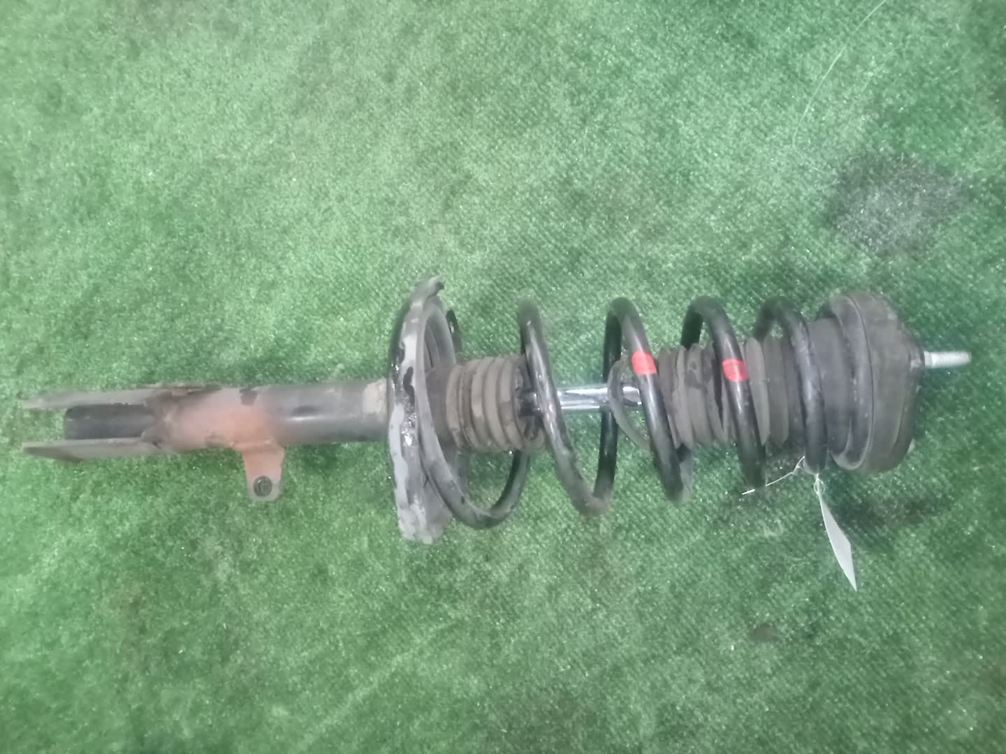 Стойка левая задняя TOYOTA HARRIER GSU30, ACU30W, MCU30W 2GR-FE, 2AZ-FE, 1MZ-FE 1 ракурс Стойка левая задняя TOYOTA HARRIER GSU30, ACU30W, MCU30W 2GR-FE, 2AZ-FE, 1MZ-FE 1 ракурс