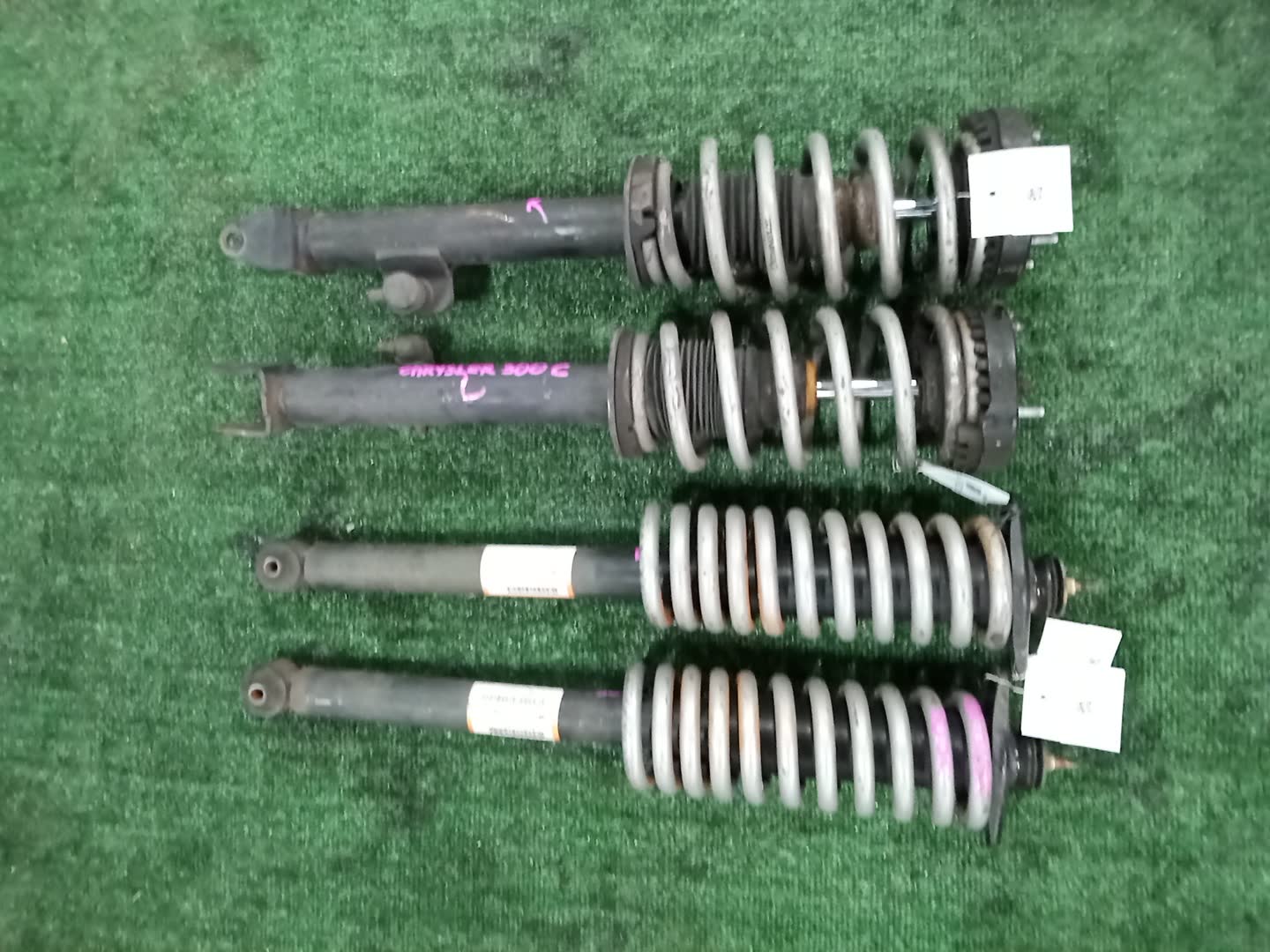 Стойка передняя CHRYSLER 300C LX EGG 1 ракурс