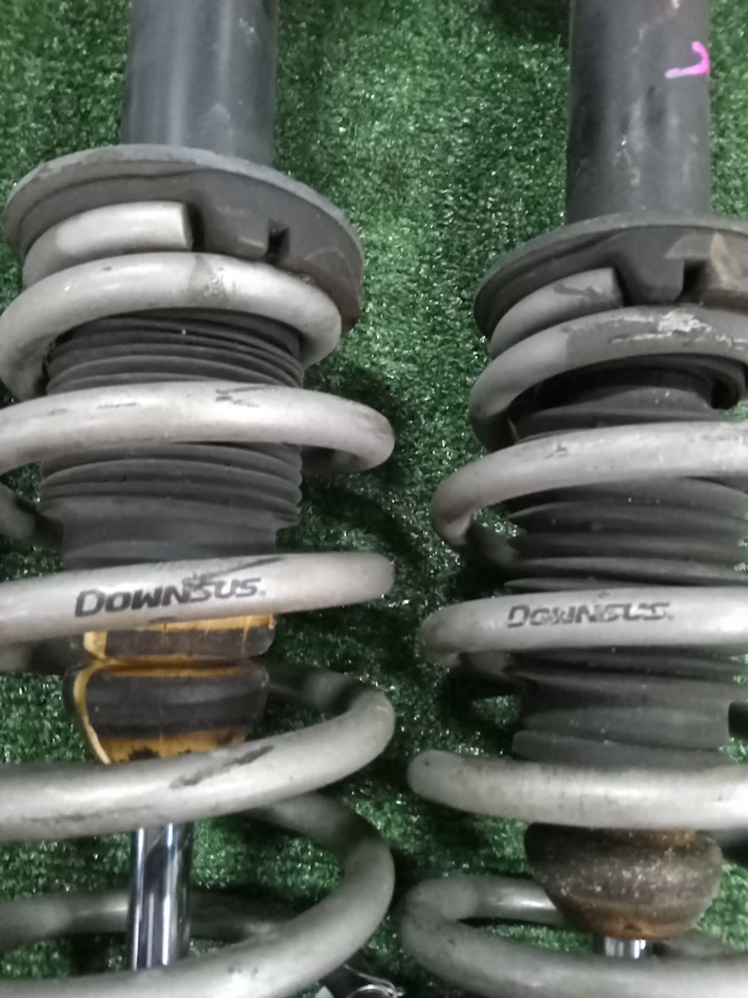 Стойка передняя CHRYSLER 300C LX EGG 4 ракурс