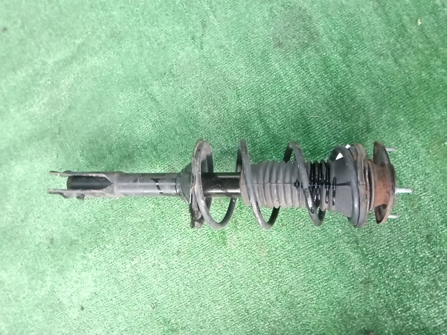 Стойка левая передняя TOYOTA FUNCARGO, IST, PLATZ, RAUM, VITZ, WILL VI, PROBOX, BB, PORTE, SUCCEED, WILL CYPHA NCP20, NCP21, NCP60, NCP61, NCP12, SCP11, NCZ20, SCP10, NCP10, SCP13, NCP13, NCP19, NCP51V, NCP58G, NCP50V, NLP51, NCP52V, NCP30, NCP31, NC