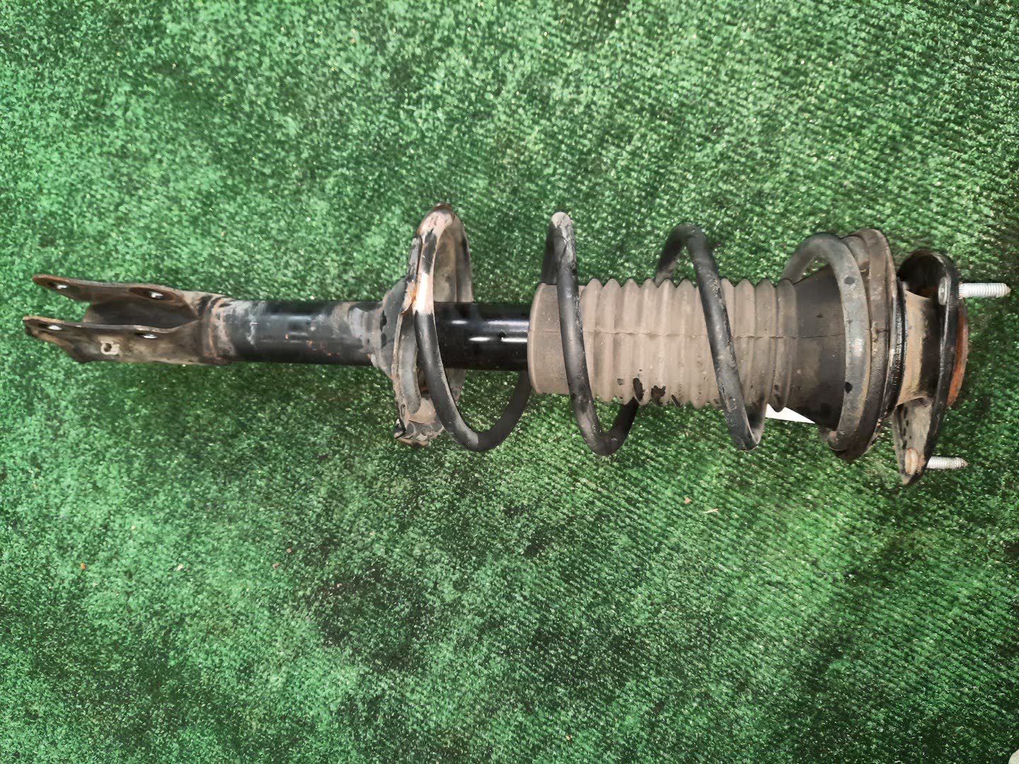 Стойка левая передняя TOYOTA FUNCARGO, IST, PLATZ, RAUM, VITZ, WILL VI, PROBOX, BB, PORTE, SUCCEED, WILL CYPHA NCP20, NCP21, NCP60, NCP61, NCP12, SCP11, NCZ20, SCP10, NCP10, SCP13, NCP13, NCP19, NCP51V, NCP58G, NCP50V, NLP51, NCP52V, NCP30, NCP31, NC