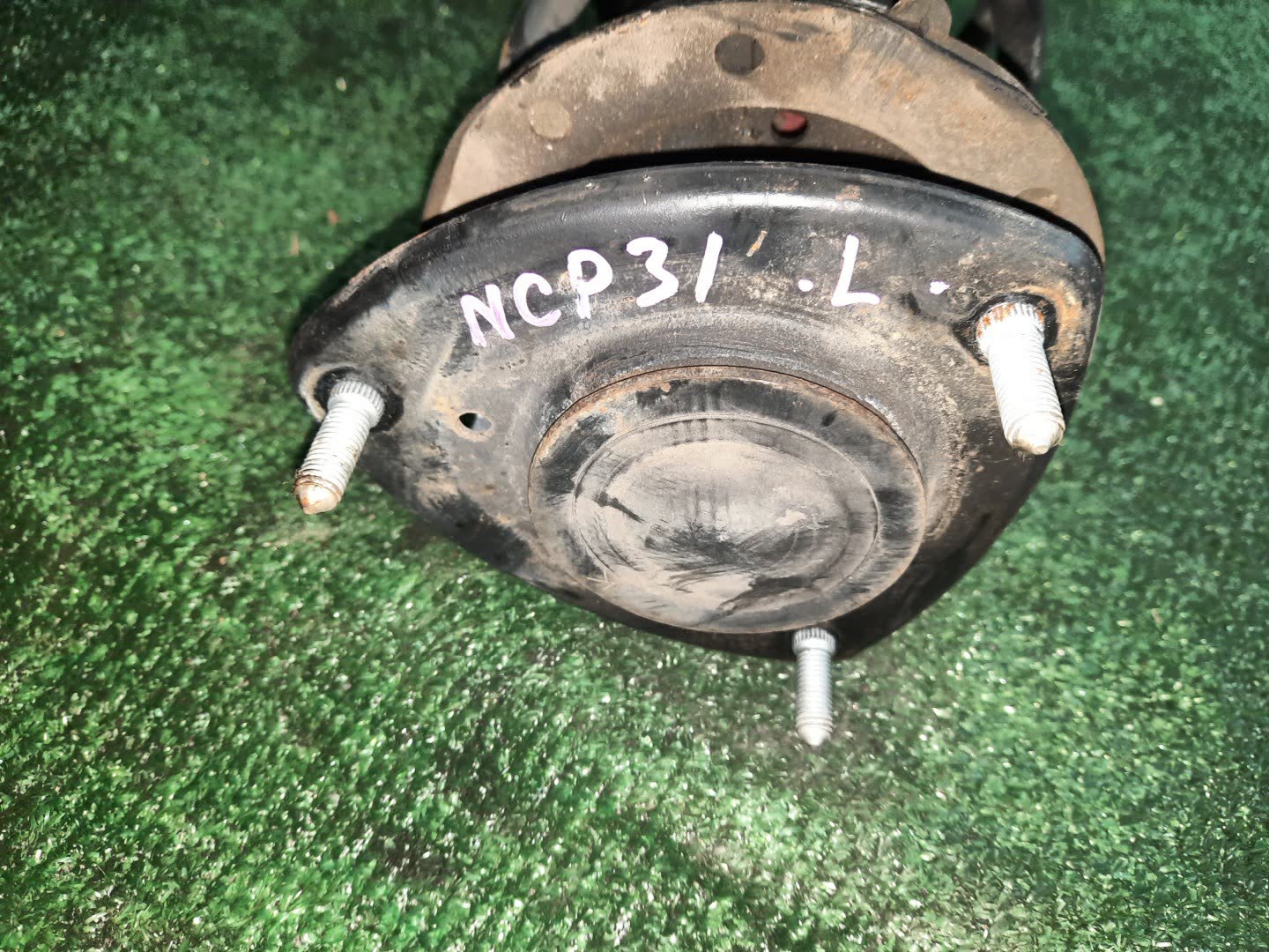 Стойка левая передняя TOYOTA FUNCARGO, IST, PLATZ, RAUM, VITZ, WILL VI, PROBOX, BB, PORTE, SUCCEED, WILL CYPHA NCP20, NCP21, NCP60, NCP61, NCP12, SCP11, NCZ20, SCP10, NCP10, SCP13, NCP13, NCP19, NCP51V, NCP58G, NCP50V, NLP51, NCP52V, NCP30, NCP31, NC