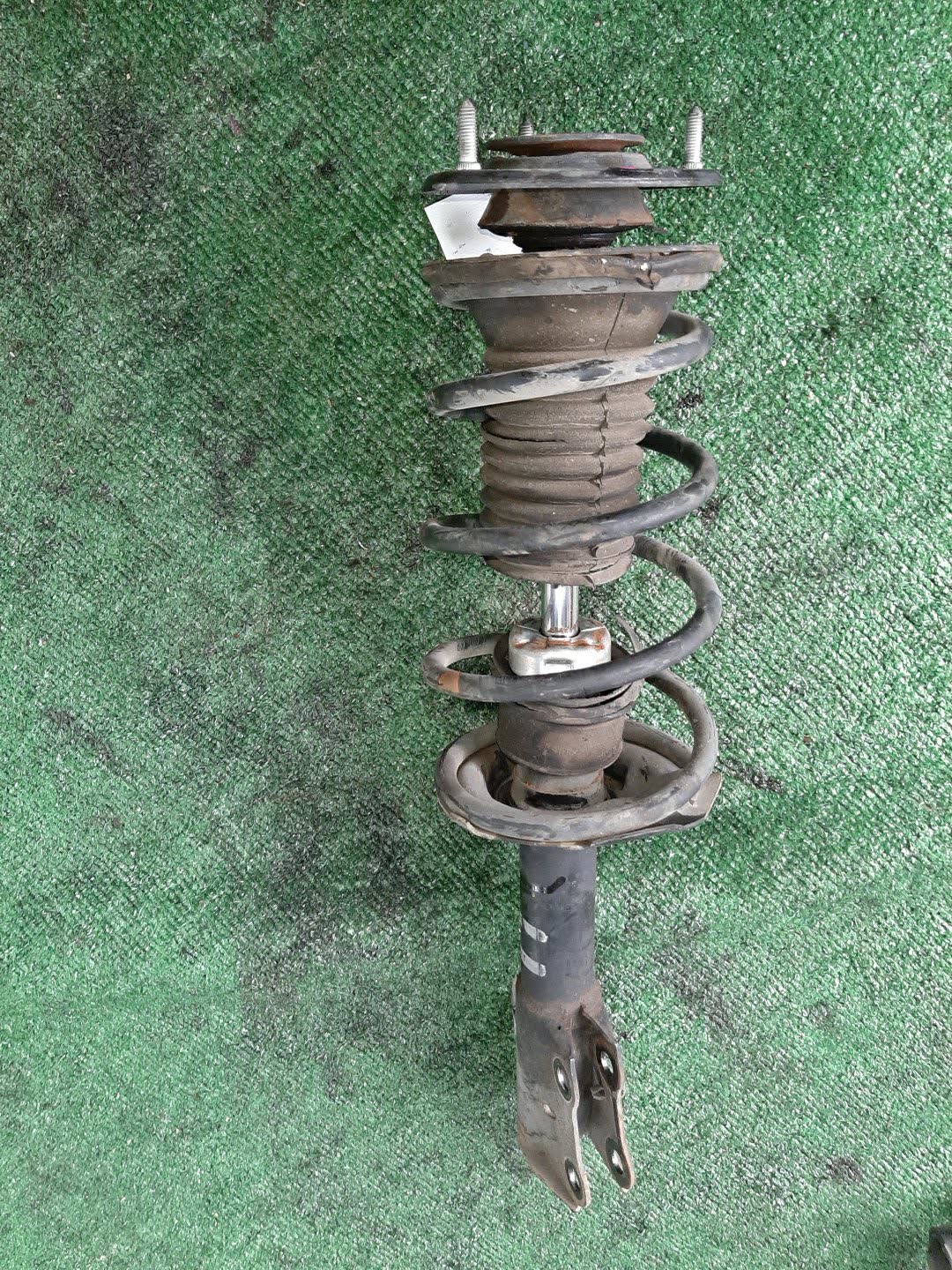 Стойка левая передняя TOYOTA FUNCARGO, IST, PLATZ, RAUM, VITZ, WILL VI, PROBOX, BB, PORTE, SUCCEED, WILL CYPHA NCP20, NCP21, NCP60, NCP61, NCP12, SCP11, NCZ20, SCP10, NCP10, SCP13, NCP13, NCP19, NCP51V, NCP58G, NCP50V, NLP51, NCP52V, NCP30, NCP31, NC