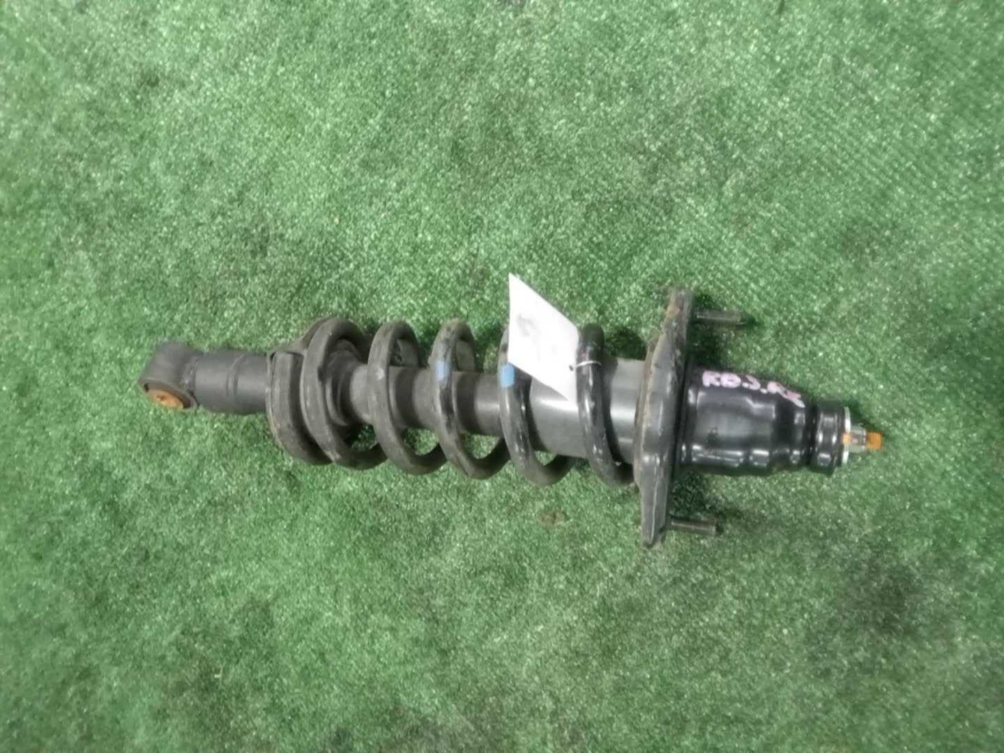 Стойка правая задняя HONDA ODYSSEY RB3 K24A 1 ракурс Стойка правая задняя HONDA ODYSSEY RB3 K24A 1 ракурс