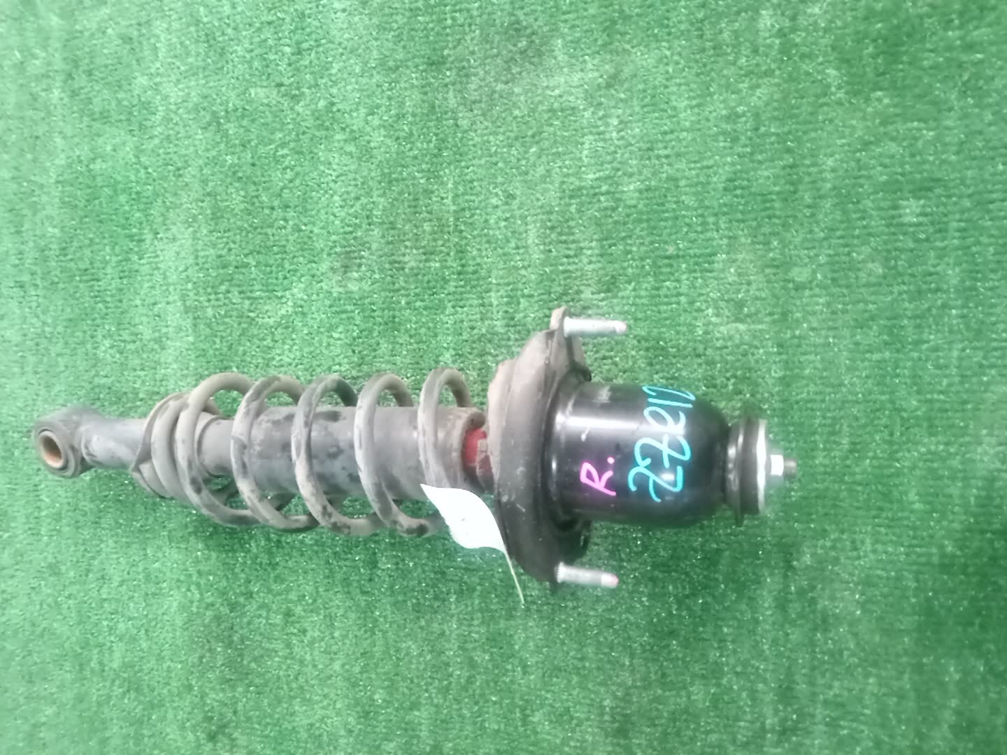 Стойка правая задняя TOYOTA COROLLA, OPA, PREMIO, COROLLA SPACIO, VISTA, ALLION, COROLLA FIELDER, ALLEX, COROLLA RUNX, SIENTA, WILL VS, VISTA ARDEO, COROLLA  AXIO NZE121, NZE120, NZE141, ZZE122, CE121, ZZE123, ACT10, ZCT10, ZZT240, NZT240, AZT240, NZ