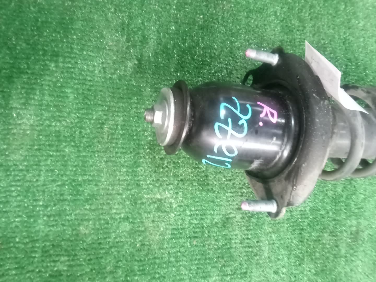 Стойка правая задняя TOYOTA COROLLA, OPA, PREMIO, COROLLA SPACIO, VISTA, ALLION, COROLLA FIELDER, ALLEX, COROLLA RUNX, SIENTA, WILL VS, VISTA ARDEO, COROLLA  AXIO NZE121, NZE120, NZE141, ZZE122, CE121, ZZE123, ACT10, ZCT10, ZZT240, NZT240, AZT240, NZ