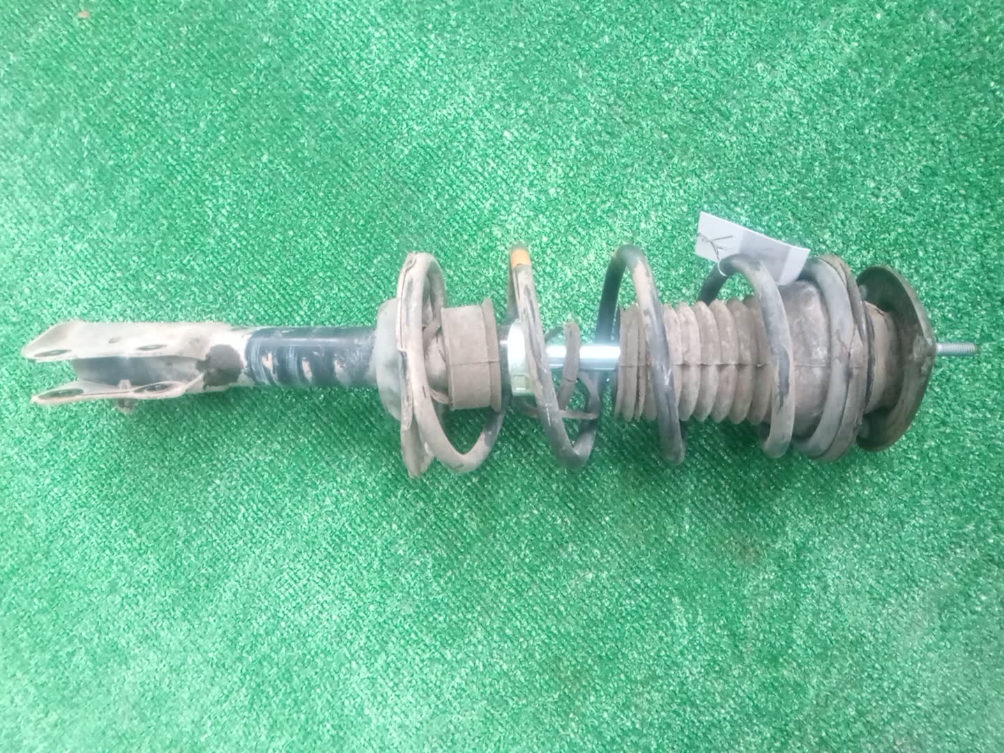 Стойка левая передняя TOYOTA FUNCARGO, IST, PLATZ, RAUM, VITZ, WILL VI, PROBOX, BB, PORTE, SUCCEED, WILL CYPHA NCP20, NCP21, NCP60, NCP61, NCP12, SCP11, NCZ20, SCP10, NCP10, SCP13, NCP13, NCP19, NCP51V, NCP58G, NCP50V, NLP51, NCP52V, NCP30, NCP31, NC