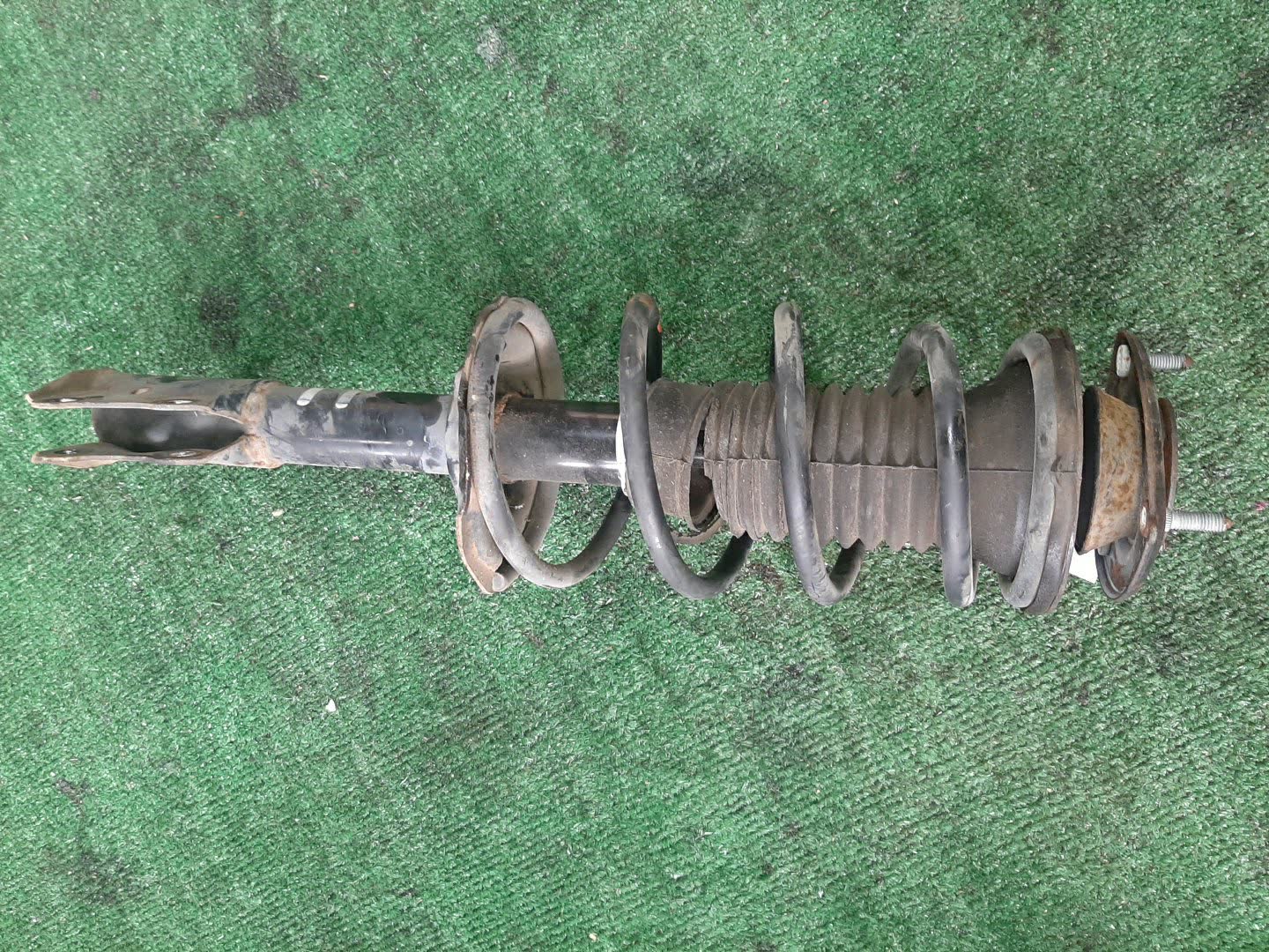 Стойка левая передняя TOYOTA FUNCARGO, IST, PLATZ, RAUM, VITZ, WILL VI, PROBOX, BB, PORTE, SUCCEED, WILL CYPHA NCP20, NCP21, NCP60, NCP61, NCP12, SCP11, NCZ20, SCP10, NCP10, SCP13, NCP13, NCP19, NCP51V, NCP58G, NCP50V, NLP51, NCP52V, NCP30, NCP31, NC