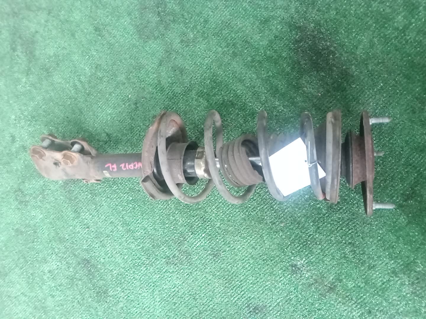 Стойка левая передняя TOYOTA FUNCARGO, IST, PLATZ, RAUM, VITZ, WILL VI, PROBOX, BB, PORTE, SUCCEED, WILL CYPHA NCP20, NCP21, NCP60, NCP61, NCP12, SCP11, NCZ20, SCP10, NCP10, SCP13, NCP13, NCP19, NCP51V, NCP58G, NCP50V, NLP51, NCP52V, NCP30, NCP31, NC