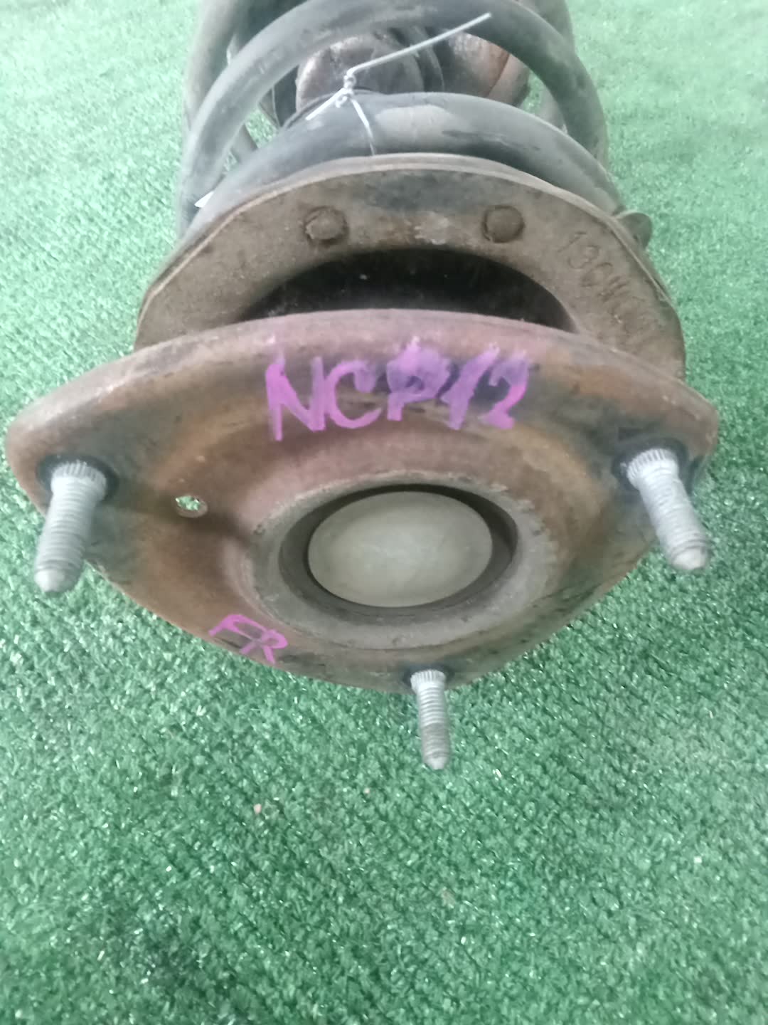 Стойка левая передняя TOYOTA FUNCARGO, IST, PLATZ, RAUM, VITZ, WILL VI, PROBOX, BB, PORTE, SUCCEED, WILL CYPHA NCP20, NCP21, NCP60, NCP61, NCP12, SCP11, NCZ20, SCP10, NCP10, SCP13, NCP13, NCP19, NCP51V, NCP58G, NCP50V, NLP51, NCP52V, NCP30, NCP31, NC