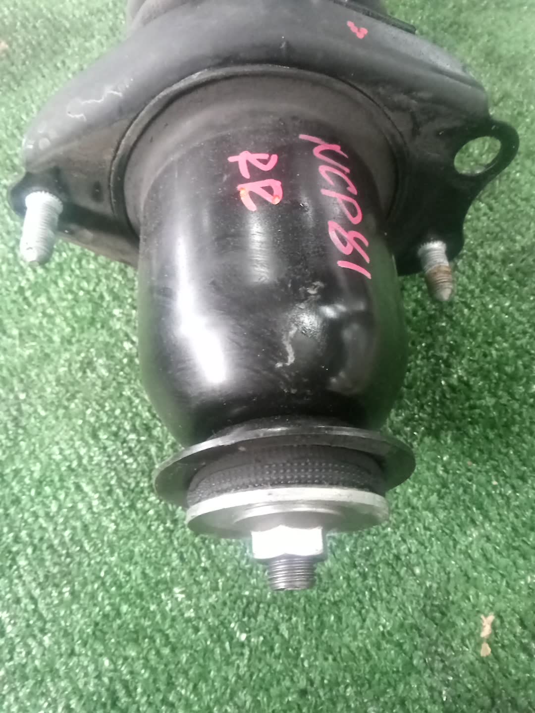 Стойка правая задняя TOYOTA COROLLA, OPA, PREMIO, COROLLA SPACIO, VISTA, ALLION, COROLLA FIELDER, ALLEX, COROLLA RUNX, SIENTA, WILL VS, VISTA ARDEO, COROLLA  AXIO NZE121, NZE120, NZE141, ZZE122, CE121, ZZE123, ACT10, ZCT10, ZZT240, NZT240, AZT240, NZ