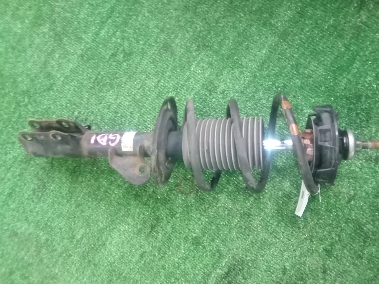 Стойка правая передняя HONDA FIT GD3, GD1 L15A, L13A 1 ракурс