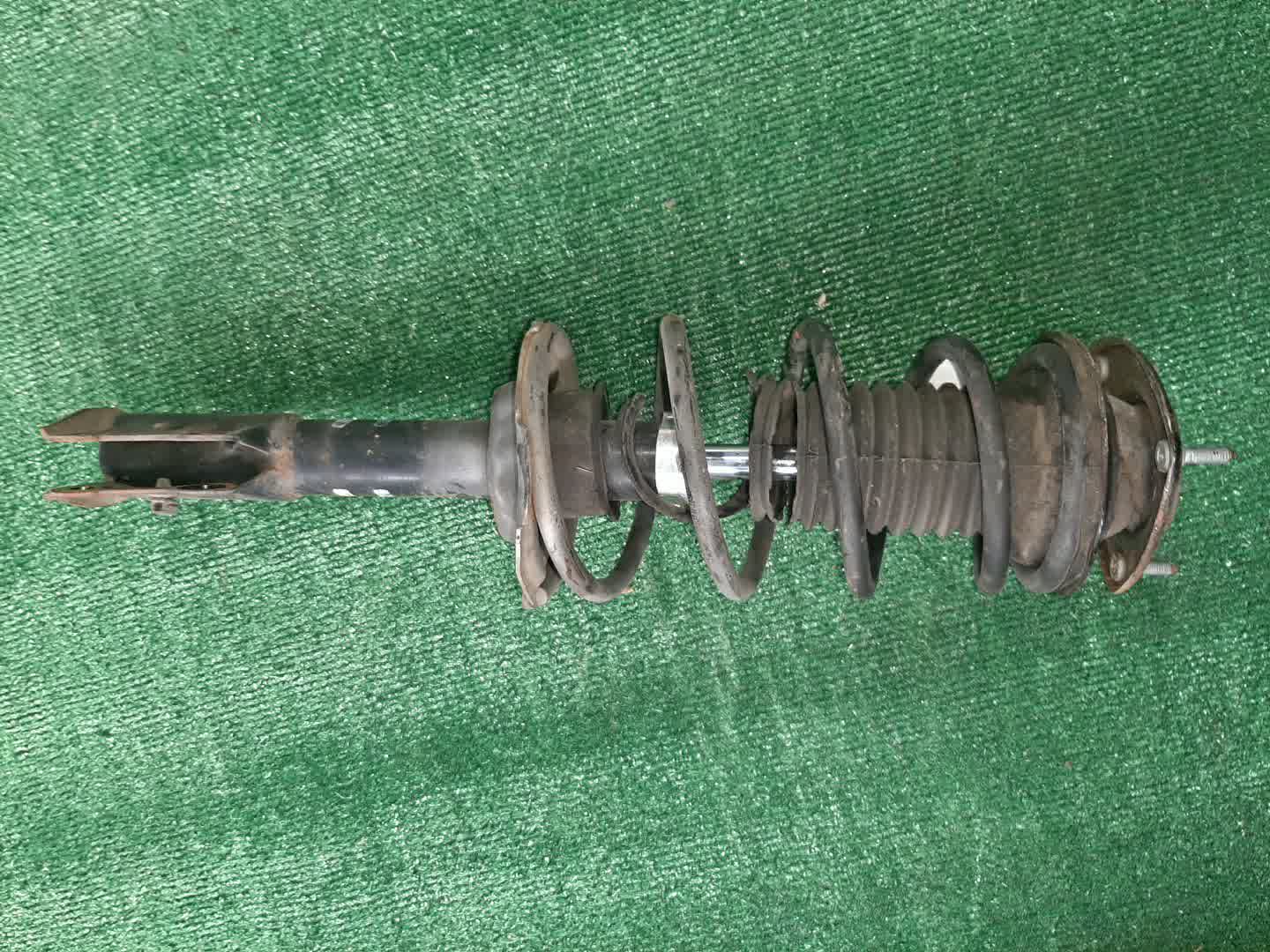 Стойка левая передняя TOYOTA FUNCARGO, IST, PLATZ, RAUM, VITZ, WILL VI, PROBOX, BB, PORTE, SUCCEED, WILL CYPHA NCP20, NCP21, NCP60, NCP61, NCP12, SCP11, NCZ20, SCP10, NCP10, SCP13, NCP13, NCP19, NCP51V, NCP58G, NCP50V, NLP51, NCP52V, NCP30, NCP31, NC
